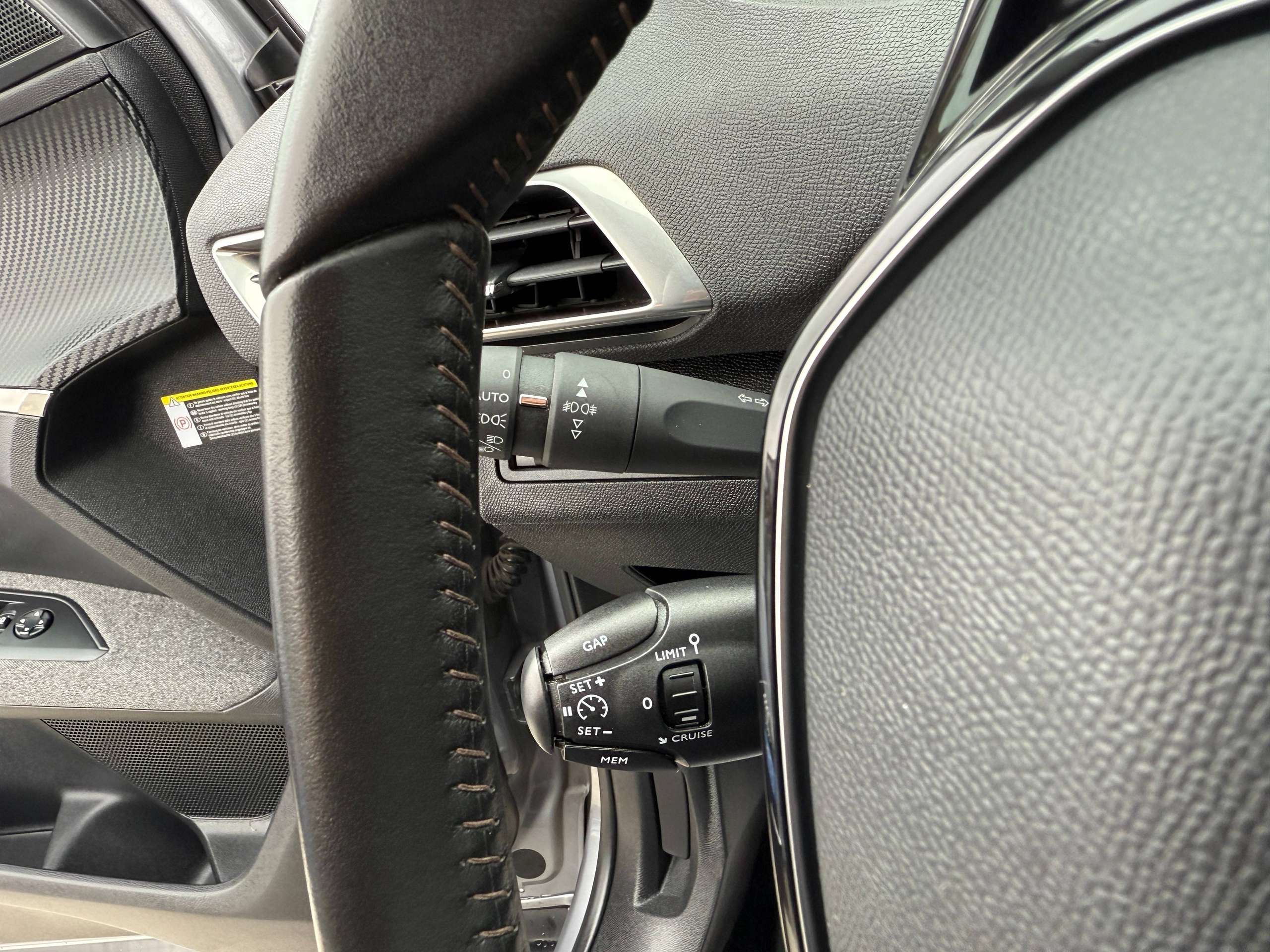 db0f059e-a15b-43d2-8e73-492cb95a460816-peugeot-5008-1-2i-130pk-navigatie-camera-carplay-dab-zetelverwa.jpg