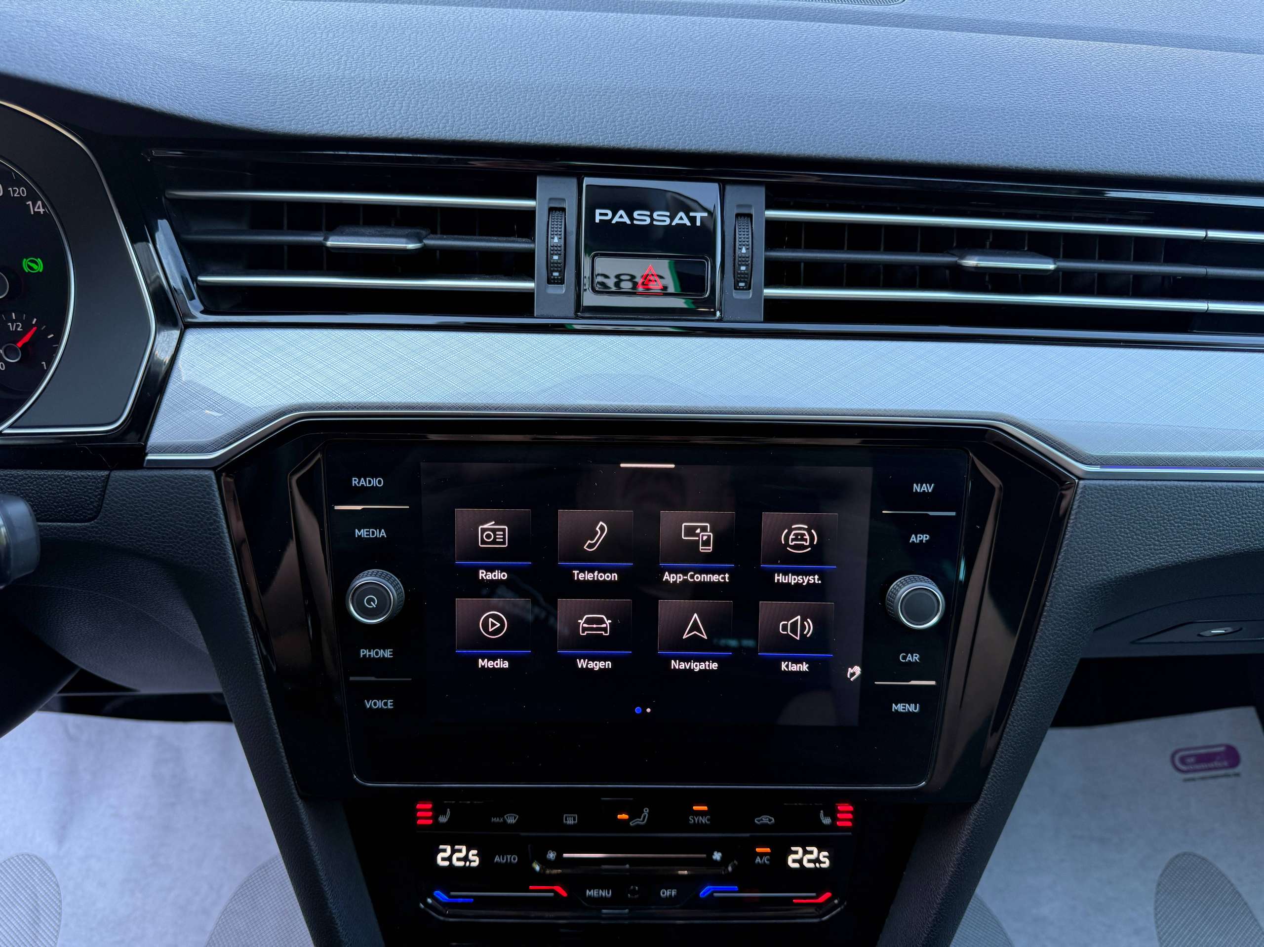 0783c60b-456e-409b-87ec-649e8ece7fb225-volkswagen-passat-variant-2-0-tdi-122pk-dsg-automaat-navigatie-camera-iq-full-led-carplay-dab-pdc-alu.jpg