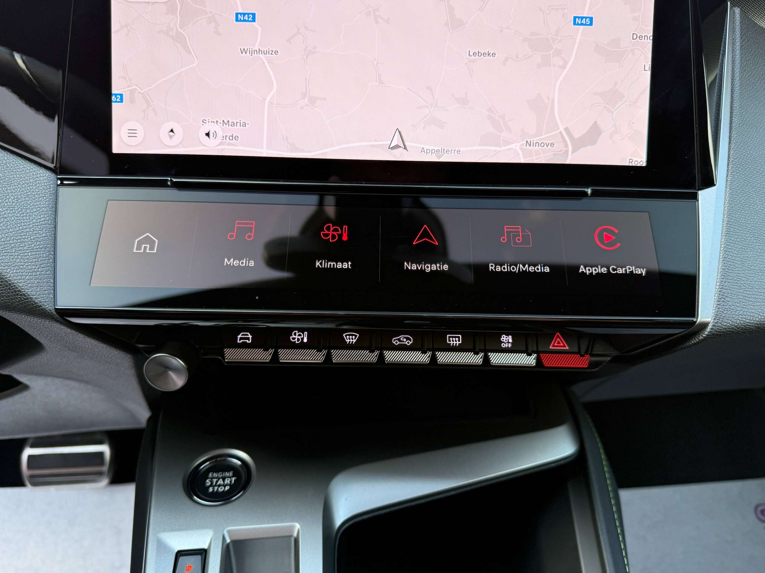 087a493d-f99f-4b38-a270-9aeb9558c31a22-peugeot-408-1-2i-turbo-hybrid-gt-line-automaat-navi-leder-full-led-360-camera-carplay.jpg