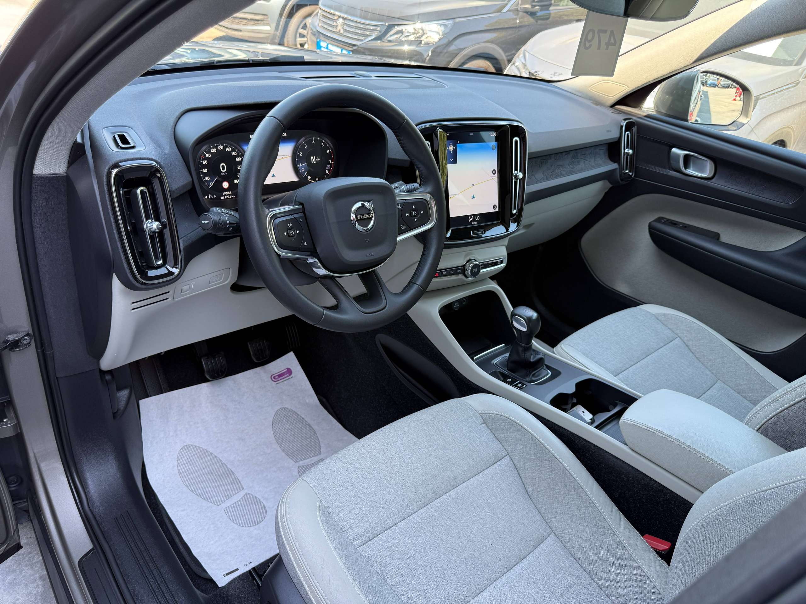 0ec22e5d-9e09-49aa-bf9a-83dbb57195b914-volvo-xc40-1-5-t3-163pk-navigatie-full-led-camera-carplay-leder-alu-pdc.jpg