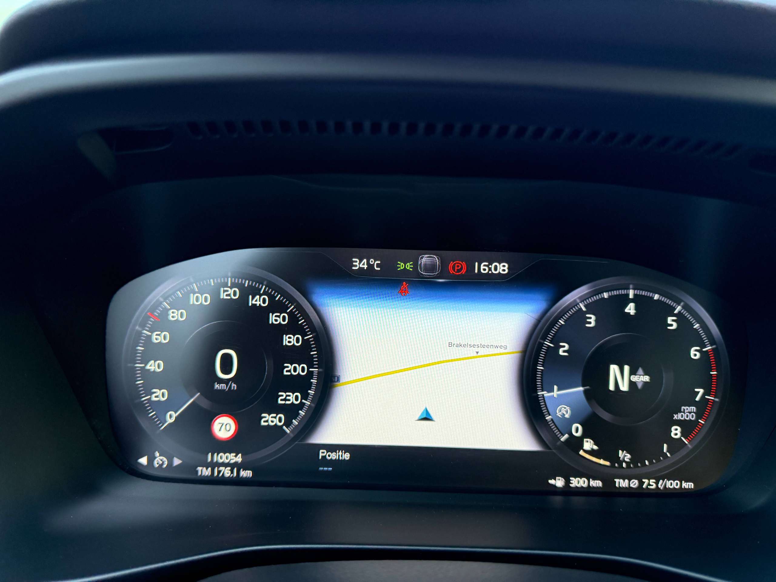 0ec22e5d-9e09-49aa-bf9a-83dbb57195b918-volvo-xc40-1-5-t3-163pk-navigatie-full-led-camera-carplay-leder-alu-pdc.jpg