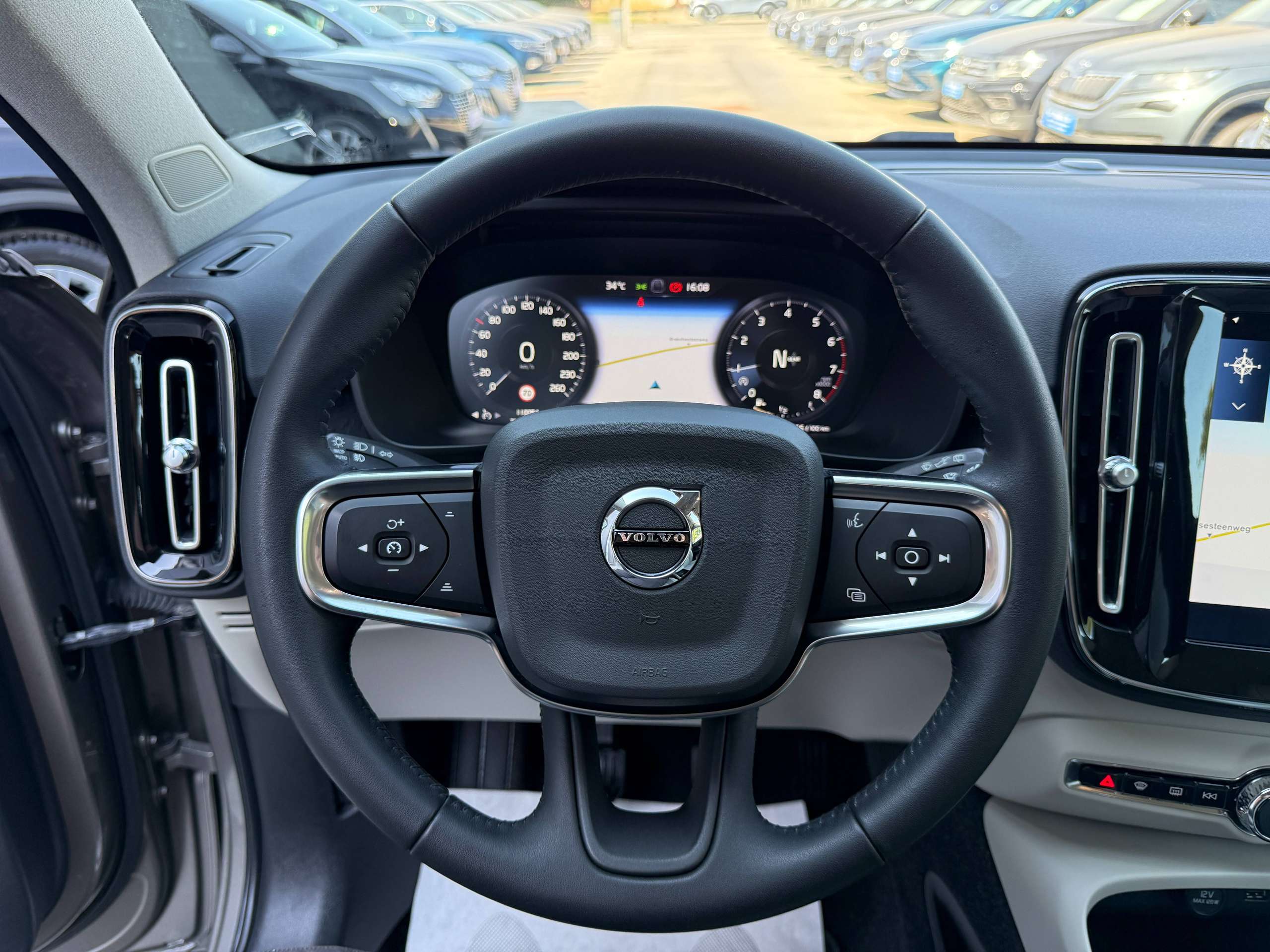 0ec22e5d-9e09-49aa-bf9a-83dbb57195b919-volvo-xc40-1-5-t3-163pk-navigatie-full-led-camera-carplay-leder-alu-pdc.jpg