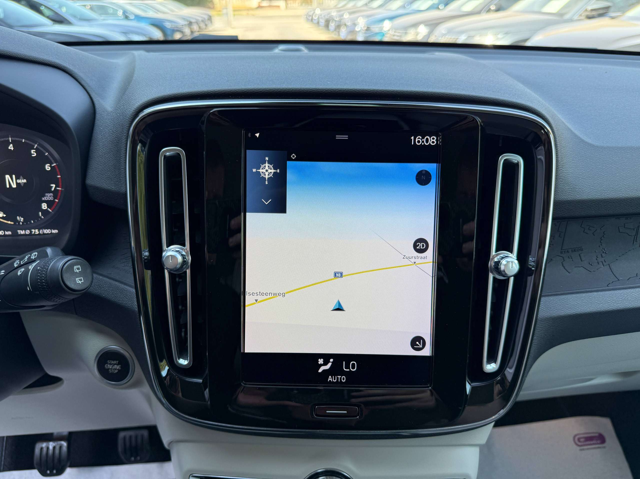 0ec22e5d-9e09-49aa-bf9a-83dbb57195b920-volvo-xc40-1-5-t3-163pk-navigatie-full-led-camera-carplay-leder-alu-pdc.jpg