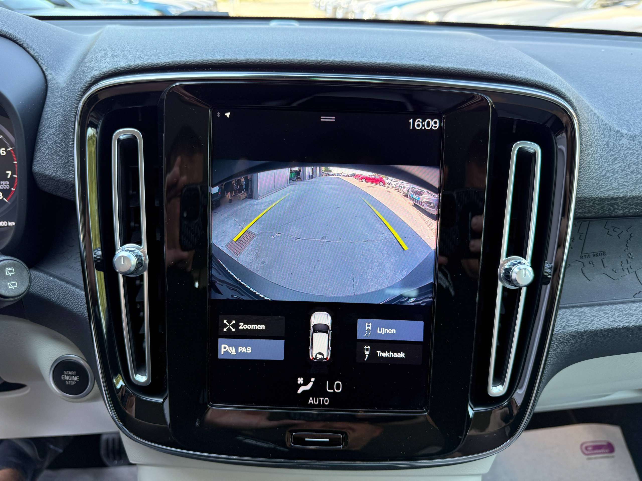 0ec22e5d-9e09-49aa-bf9a-83dbb57195b921-volvo-xc40-1-5-t3-163pk-navigatie-full-led-camera-carplay-leder-alu-pdc.jpg
