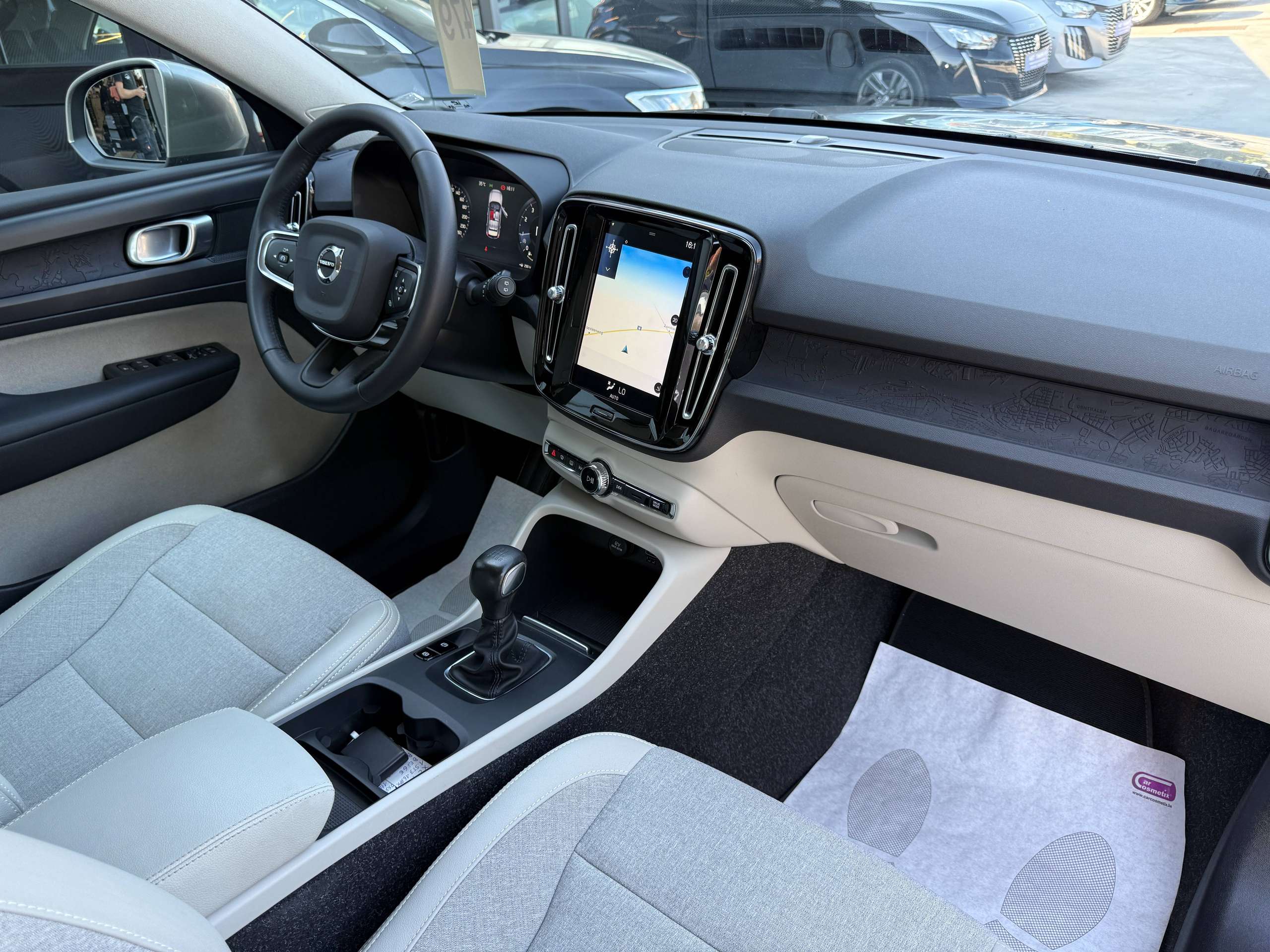 0ec22e5d-9e09-49aa-bf9a-83dbb57195b928-volvo-xc40-1-5-t3-163pk-navigatie-full-led-camera-carplay-leder-alu-pdc.jpg