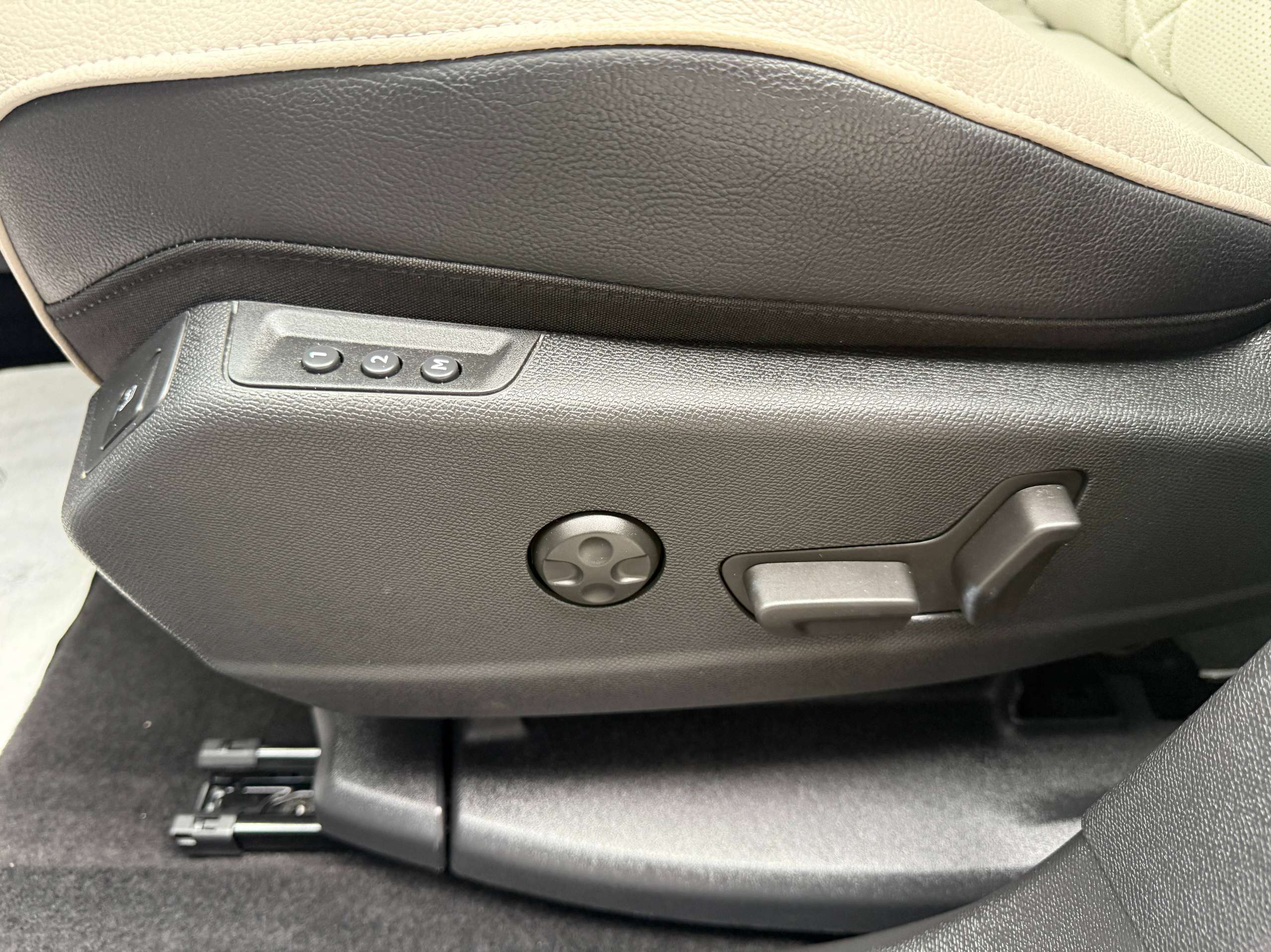 0f1328d2-de1a-47c2-ae30-a788d371a50915-ds-automobiles-ds-7-crossback-1-2i-130pk-automaat-navigatie-leder-carplay-massage-zetels-full-led.jpg