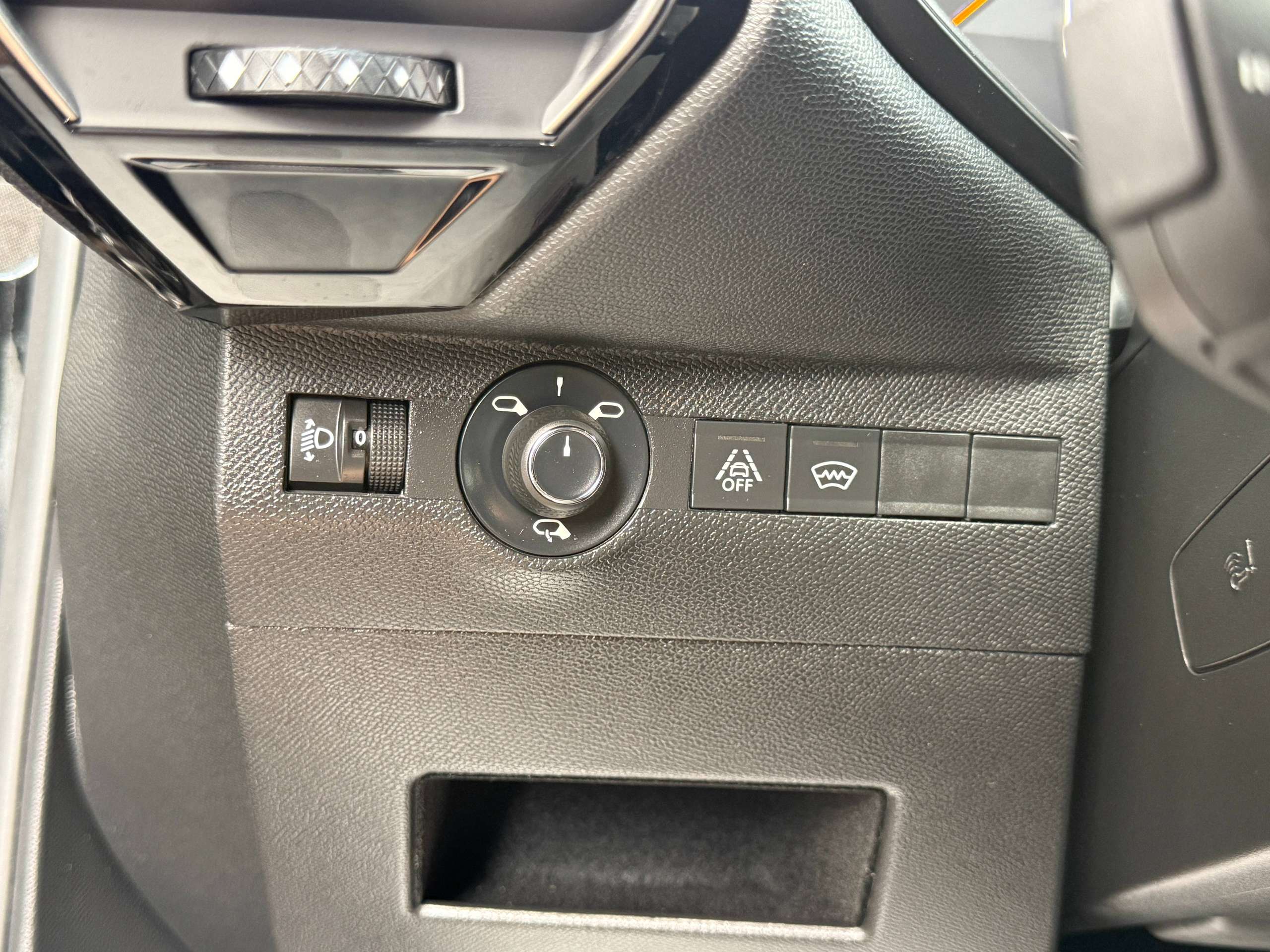 0f1328d2-de1a-47c2-ae30-a788d371a50920-ds-automobiles-ds-7-crossback-1-2i-130pk-automaat-navigatie-leder-carplay-massage-zetels-full-led.jpg