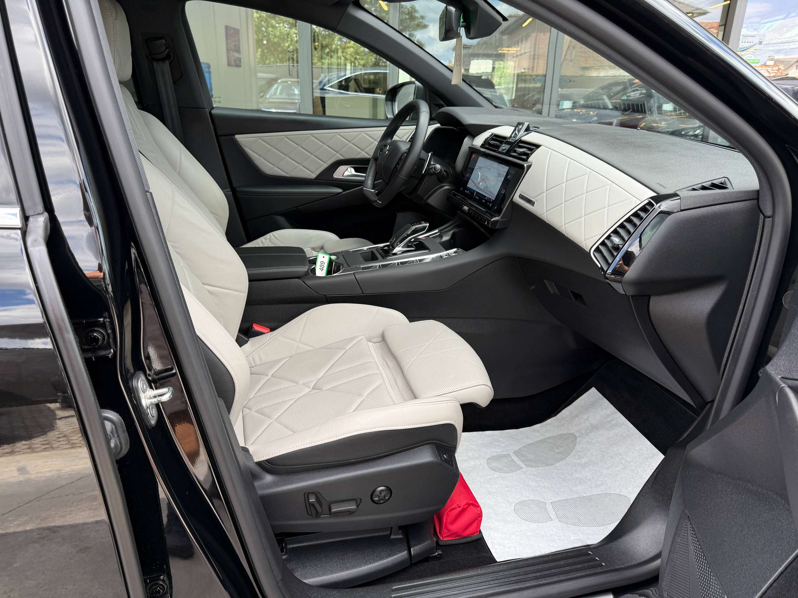 0f1328d2-de1a-47c2-ae30-a788d371a50933-ds-automobiles-ds-7-crossback-1-2i-130pk-automaat-navigatie-leder-carplay-massage-zetels-full-led.jpg