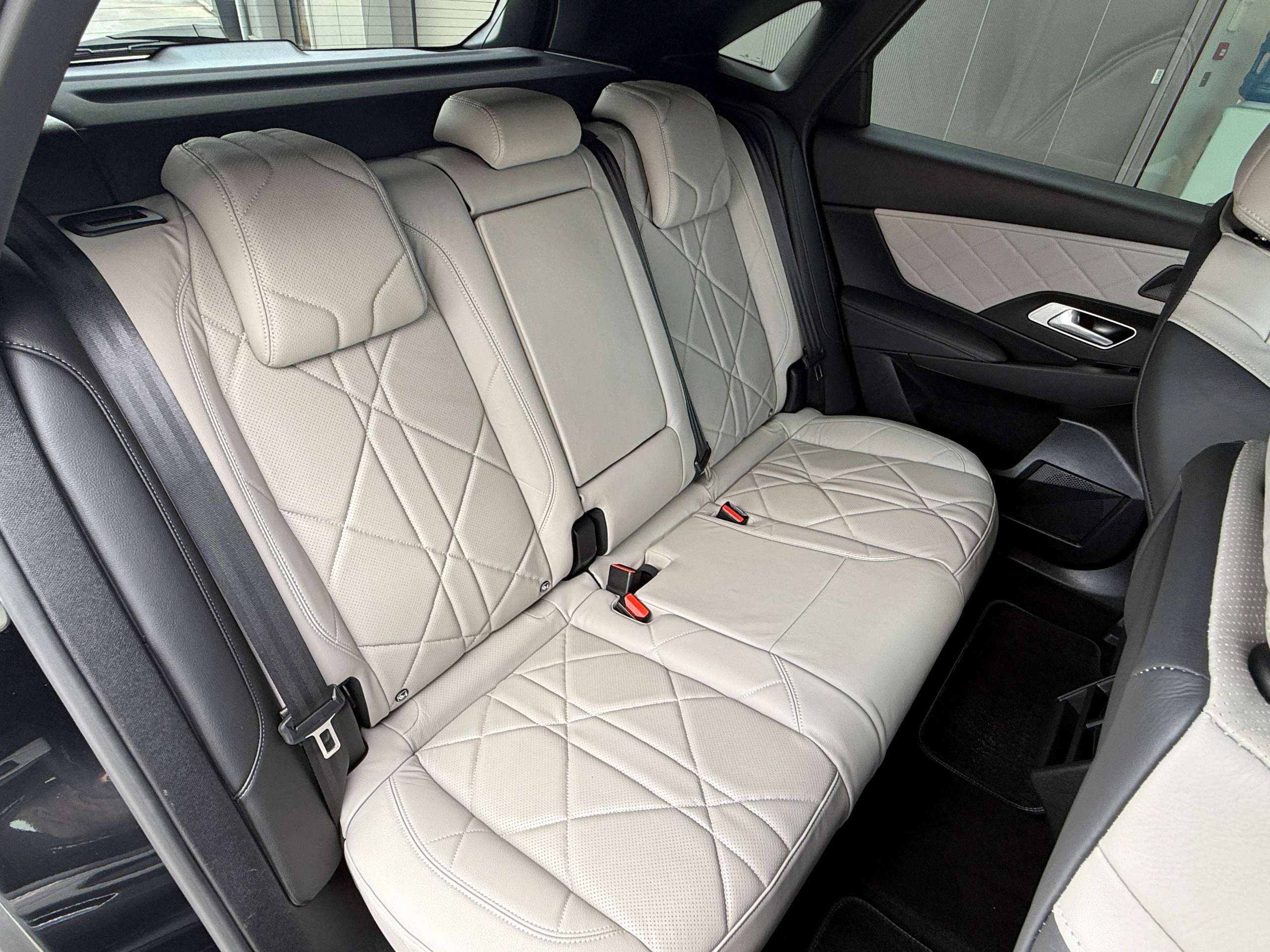 0f1328d2-de1a-47c2-ae30-a788d371a50936-ds-automobiles-ds-7-crossback-1-2i-130pk-automaat-navigatie-leder-carplay-massage-zetels-full-led.jpg
