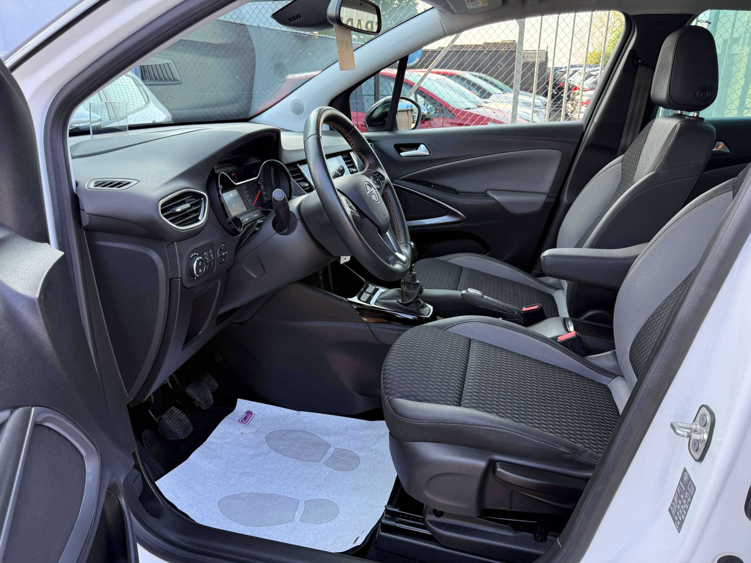 13348820-2315-4d31-ab44-ad2ddf5d143613-opel-crossland-x-1-2i-110pk-navigatie-leder-head-up-camera-carplay-led-alu-carpass.jpg