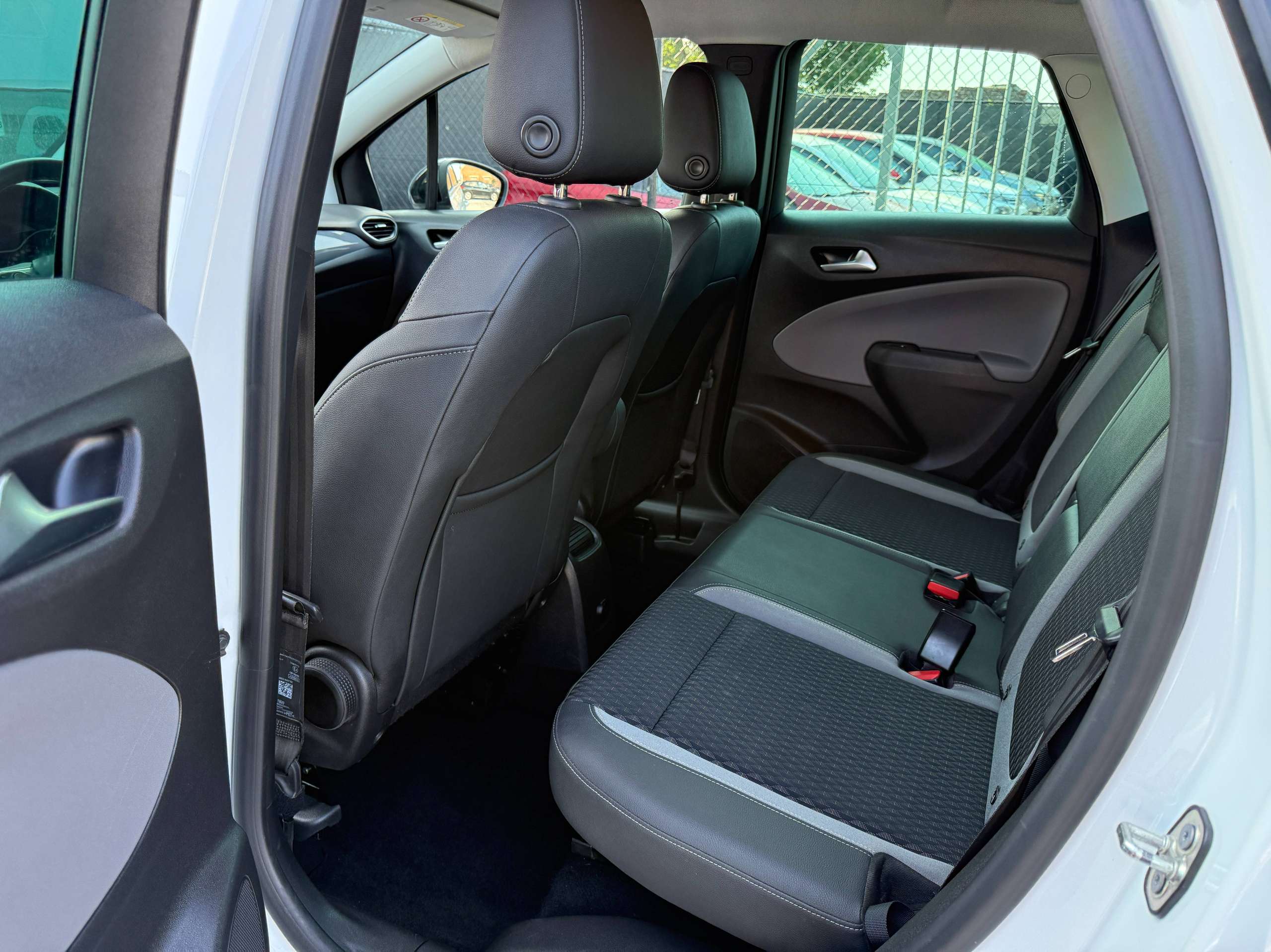 13348820-2315-4d31-ab44-ad2ddf5d143615-opel-crossland-x-1-2i-110pk-navigatie-leder-head-up-camera-carplay-led-alu-carpass.jpg