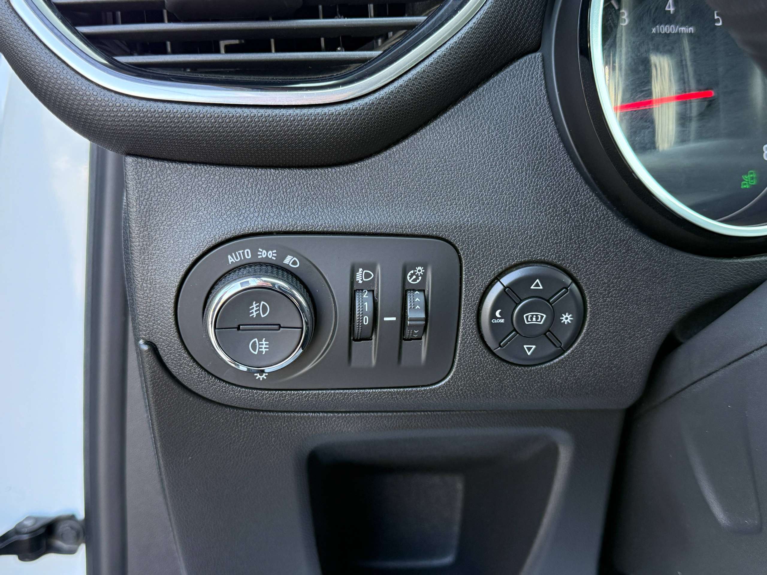 13348820-2315-4d31-ab44-ad2ddf5d143617-opel-crossland-x-1-2i-110pk-navigatie-leder-head-up-camera-carplay-led-alu-carpass.jpg