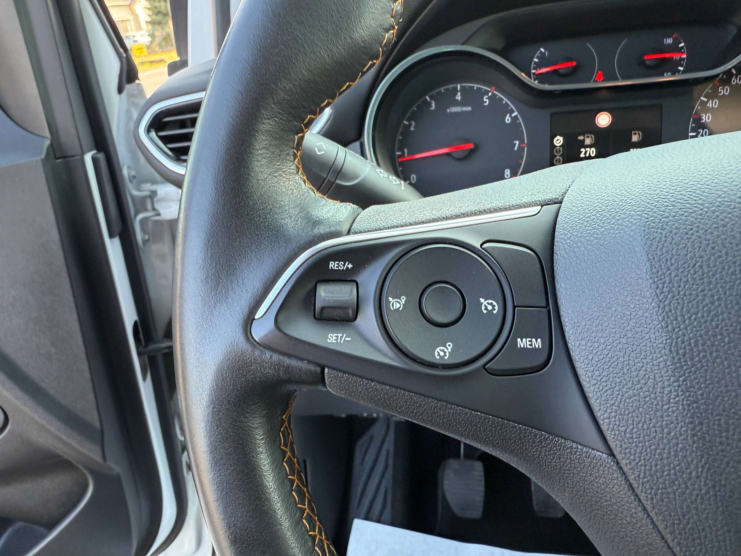 13348820-2315-4d31-ab44-ad2ddf5d143620-opel-crossland-x-1-2i-110pk-navigatie-leder-head-up-camera-carplay-led-alu-carpass.jpg