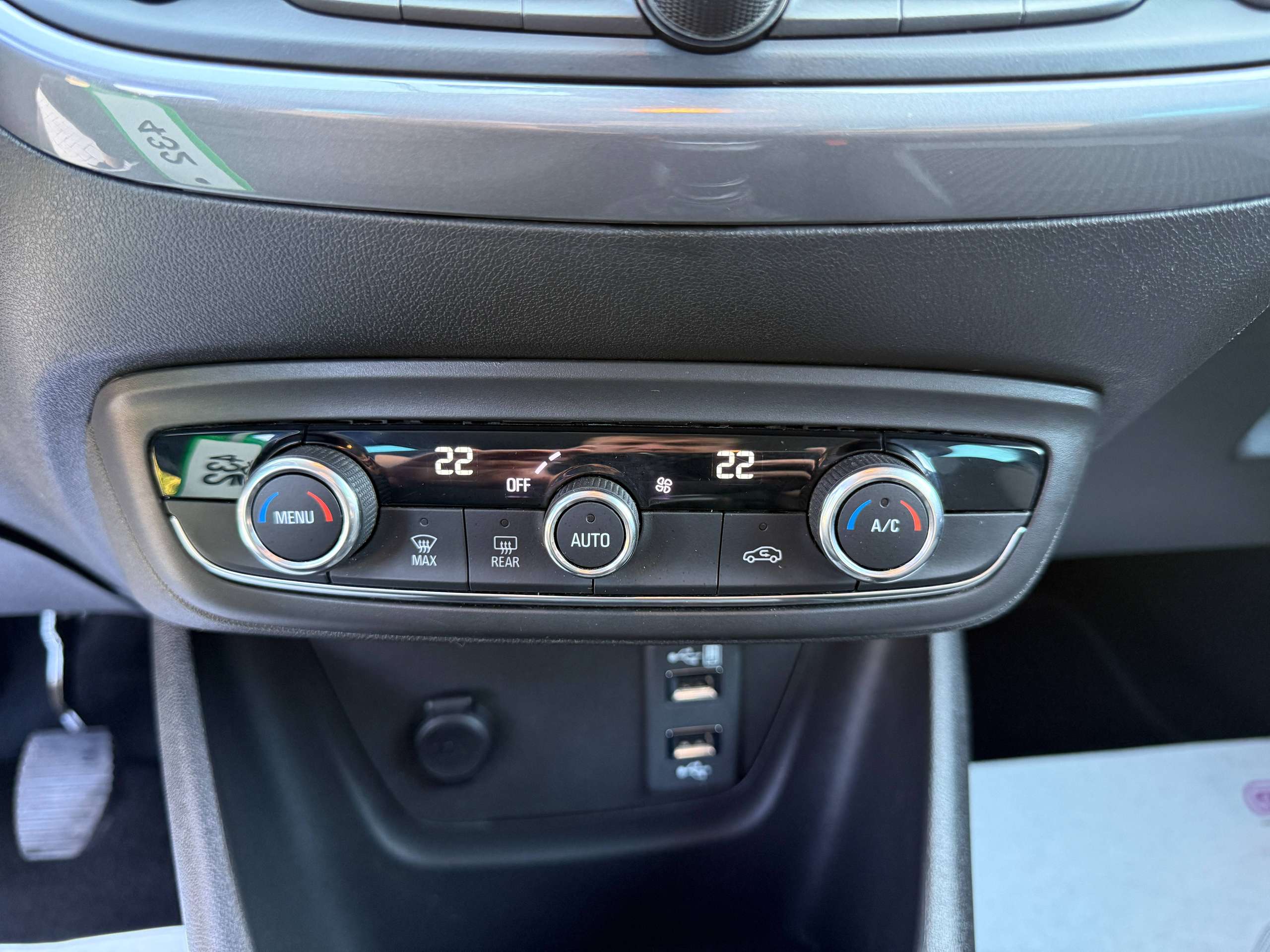 13348820-2315-4d31-ab44-ad2ddf5d143622-opel-crossland-x-1-2i-110pk-navigatie-leder-head-up-camera-carplay-led-alu-carpass.jpg