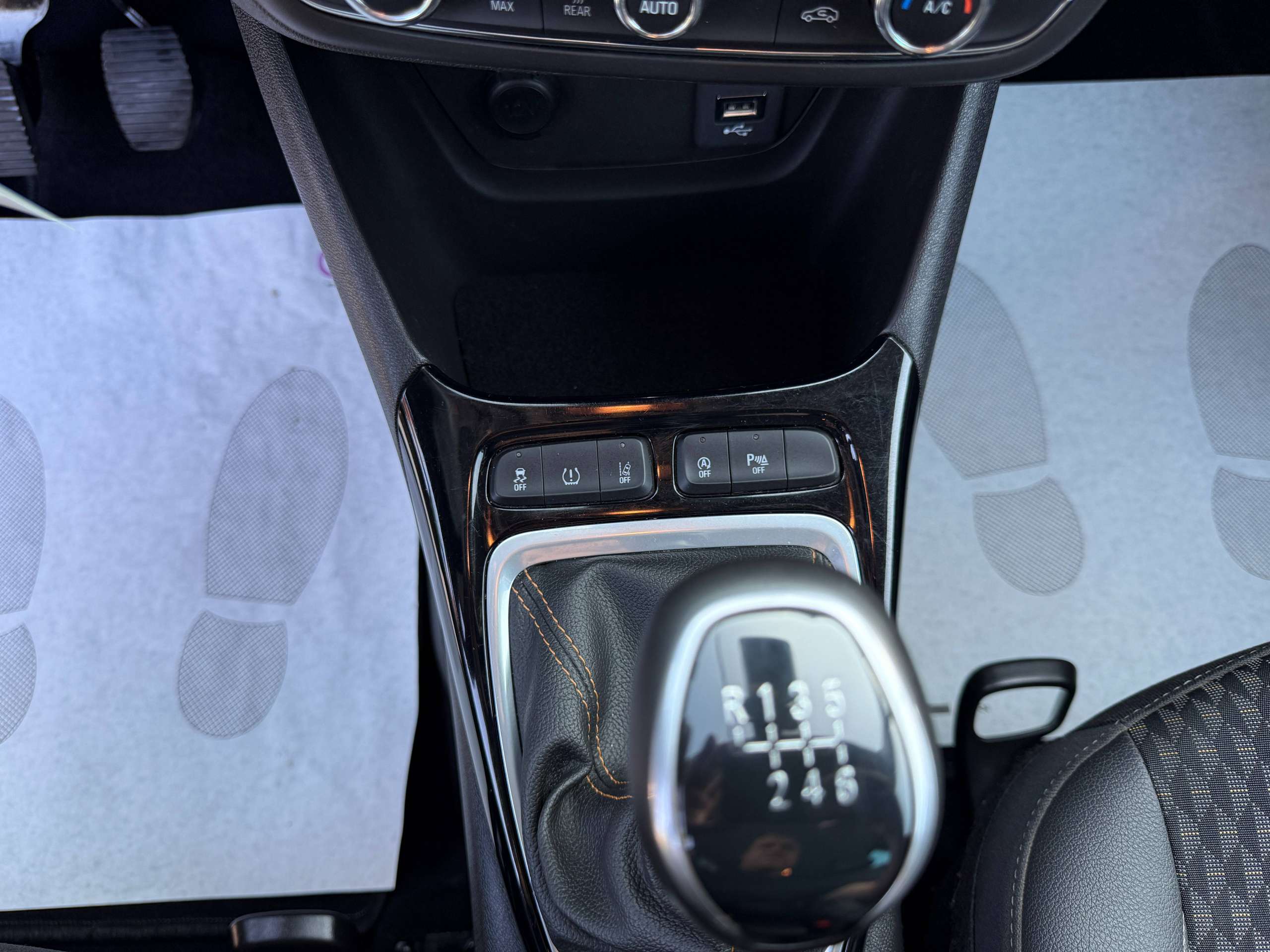 13348820-2315-4d31-ab44-ad2ddf5d143623-opel-crossland-x-1-2i-110pk-navigatie-leder-head-up-camera-carplay-led-alu-carpass.jpg