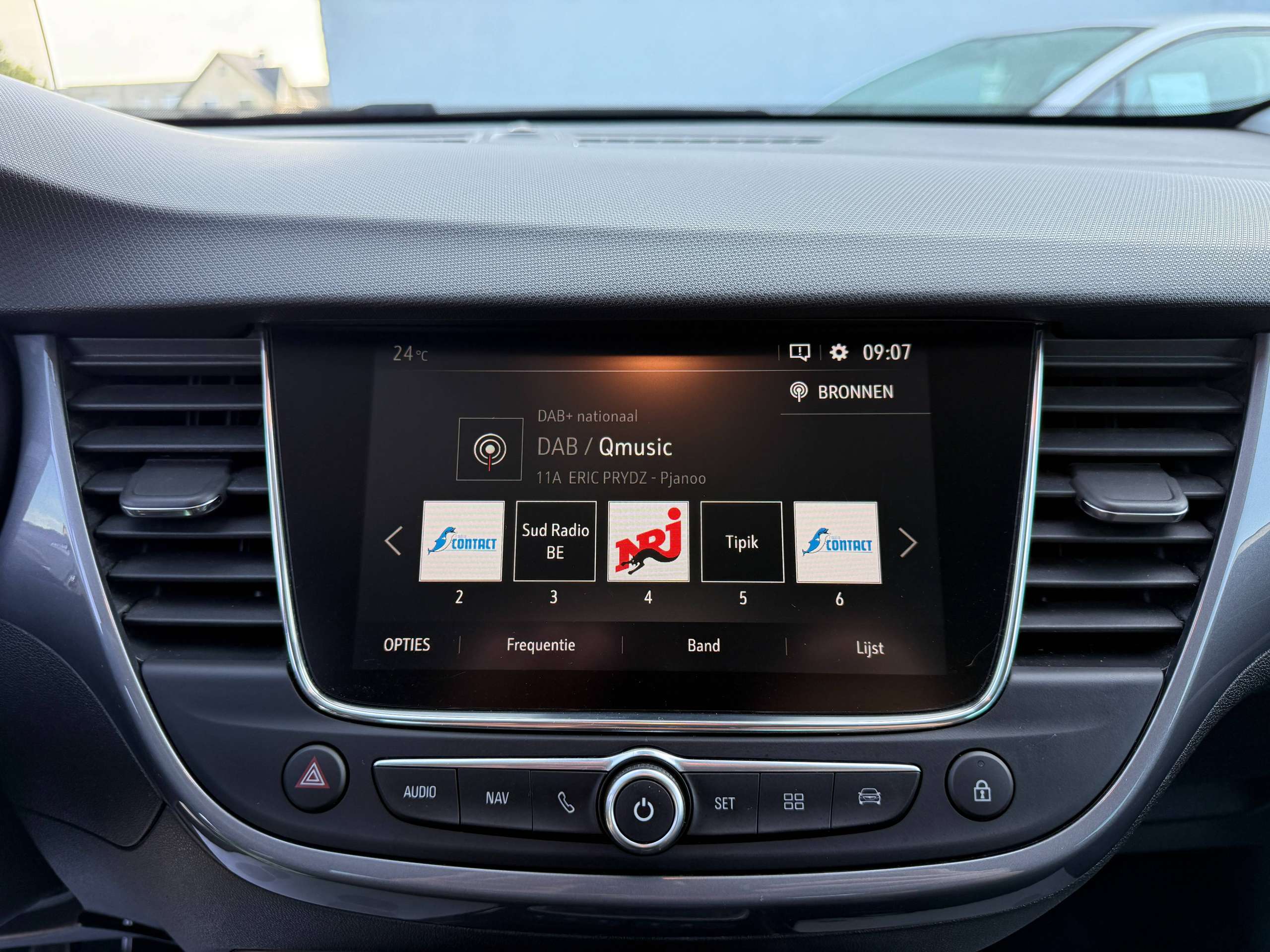 13348820-2315-4d31-ab44-ad2ddf5d143626-opel-crossland-x-1-2i-110pk-navigatie-leder-head-up-camera-carplay-led-alu-carpass.jpg