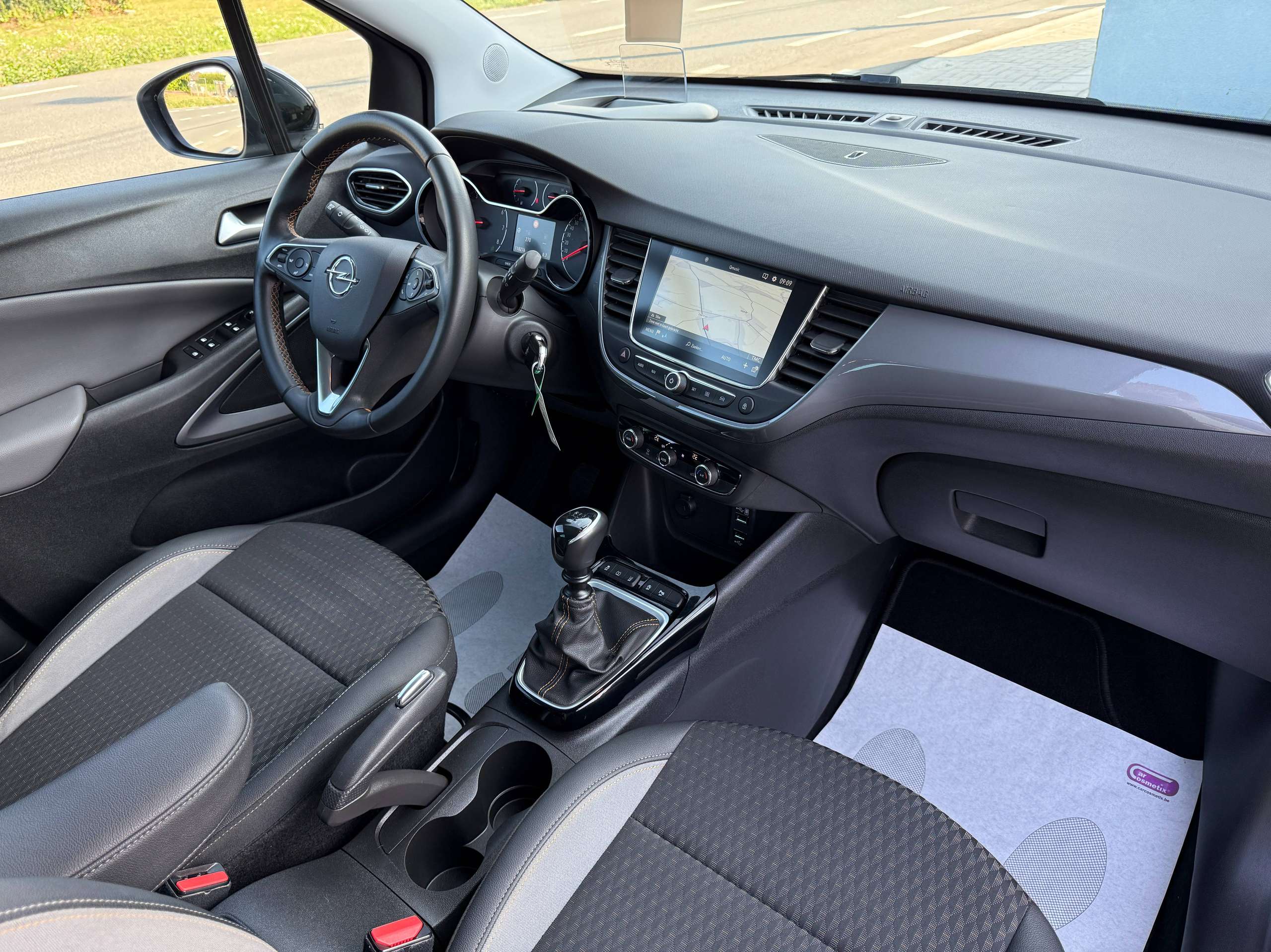13348820-2315-4d31-ab44-ad2ddf5d143631-opel-crossland-x-1-2i-110pk-navigatie-leder-head-up-camera-carplay-led-alu-carpass.jpg