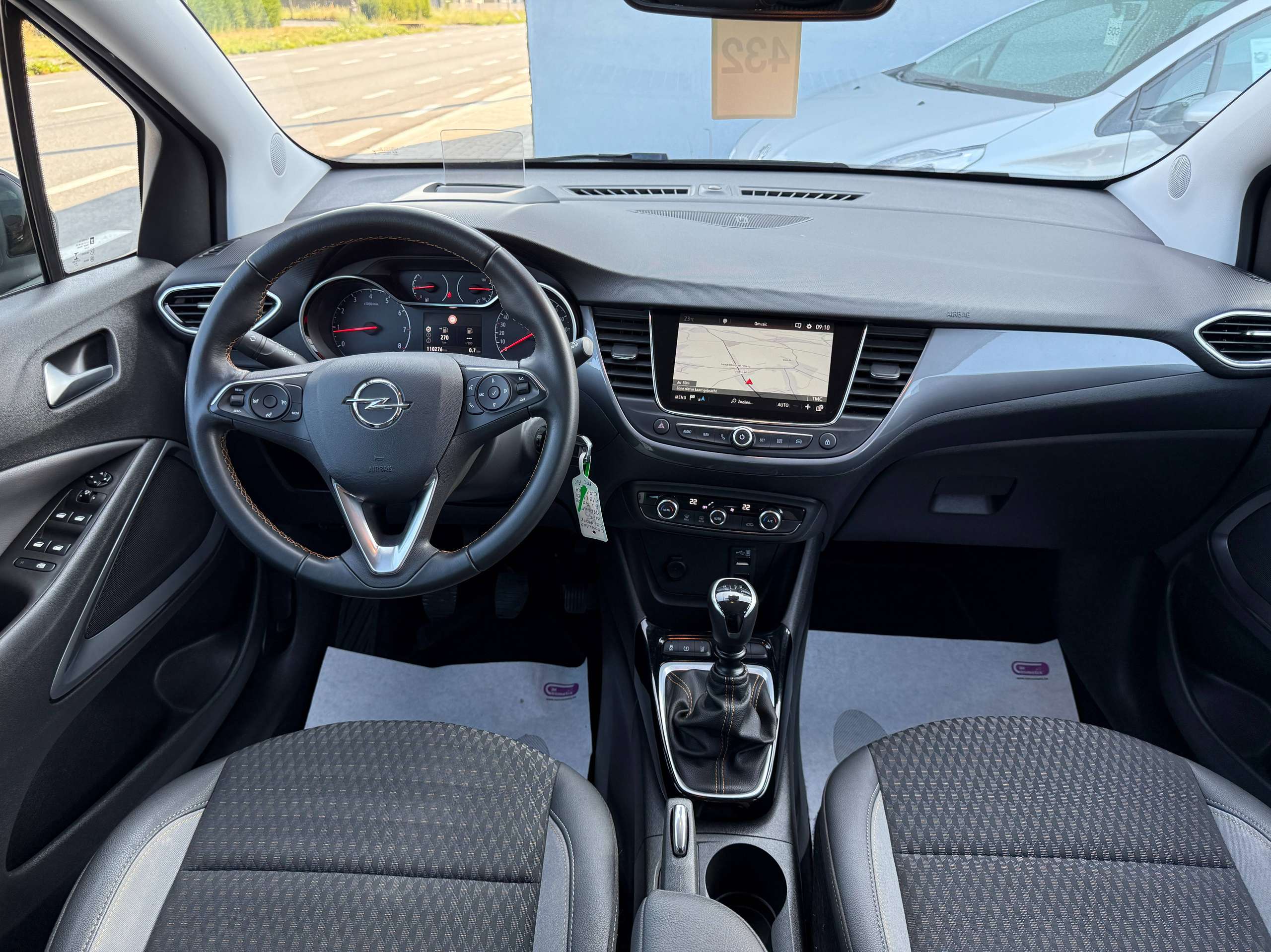 13348820-2315-4d31-ab44-ad2ddf5d143634-opel-crossland-x-1-2i-110pk-navigatie-leder-head-up-camera-carplay-led-alu-carpass.jpg