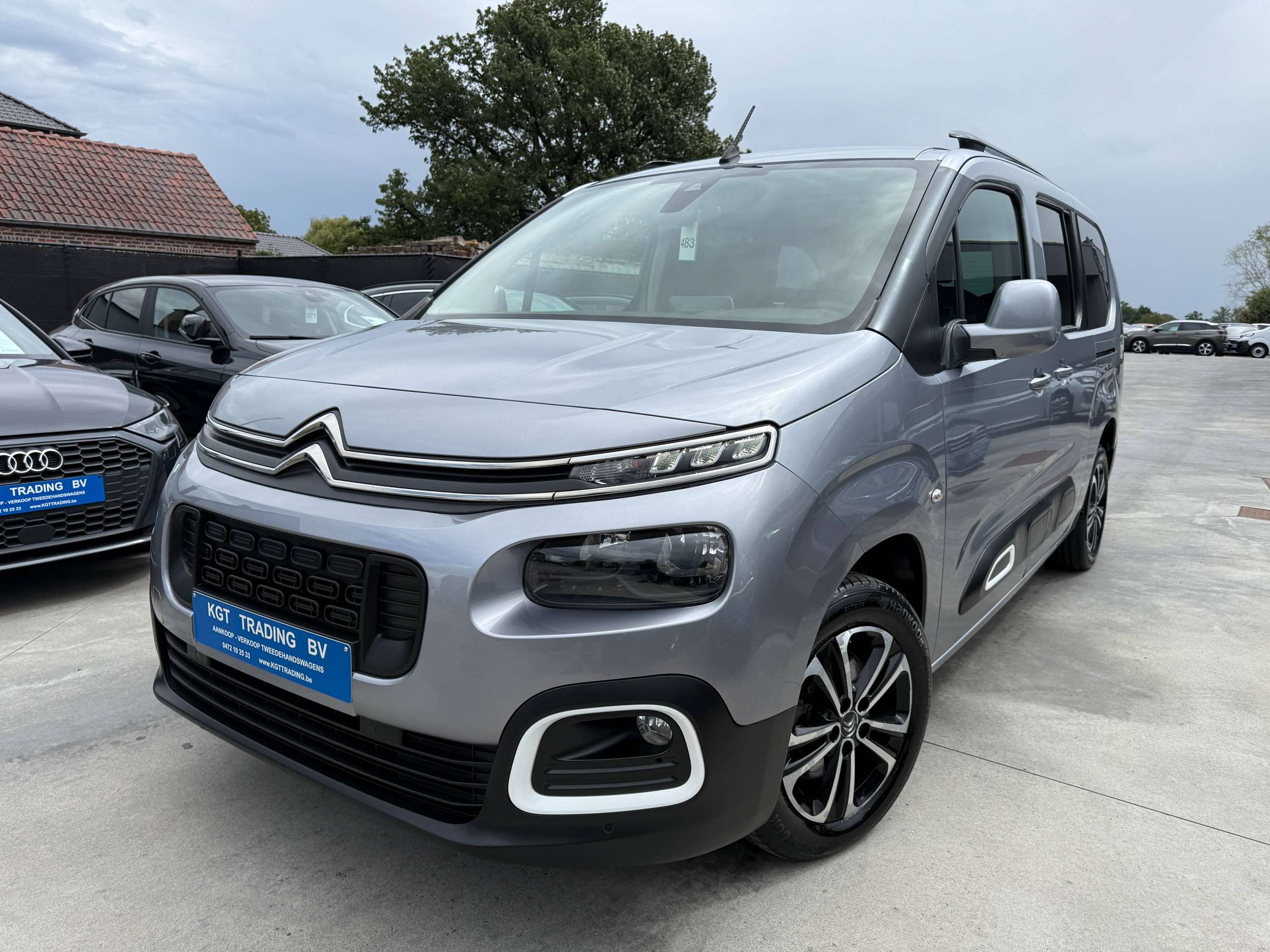 1a409cce-d3d4-4478-9eff-2204b63062461-citroen-berlingo-1-2i-110pk-xl-7-zetels-navigatie-camera-xtr-carplay-led-bluetooth.jpg