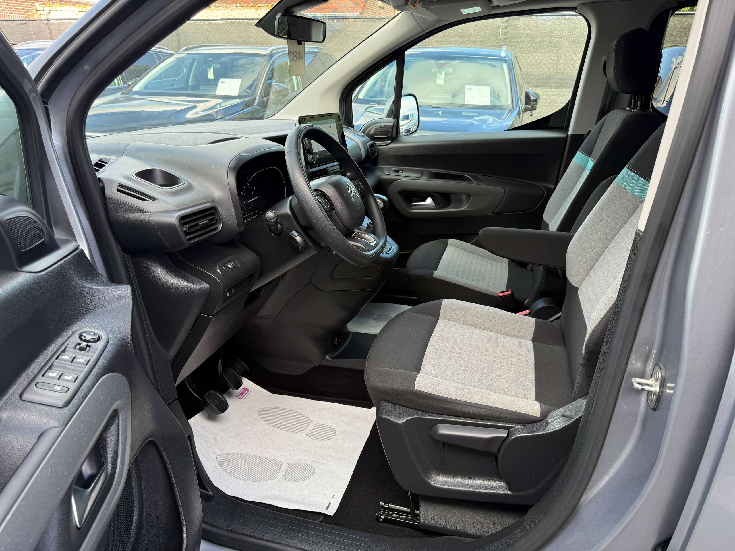 1a409cce-d3d4-4478-9eff-2204b630624611-citroen-berlingo-1-2i-110pk-xl-7-zetels-navigatie-camera-xtr-carplay-led-bluetooth.jpg
