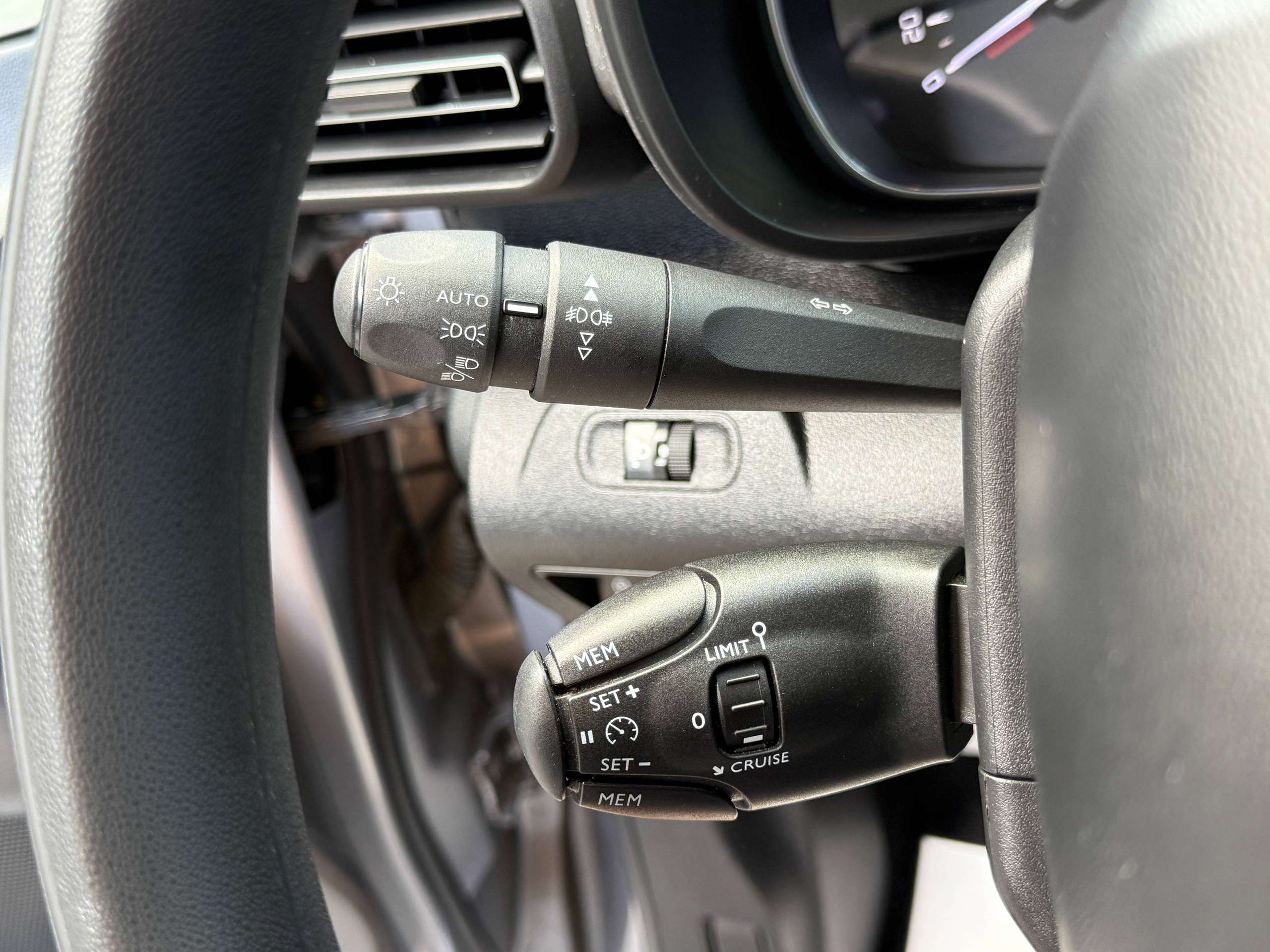 1a409cce-d3d4-4478-9eff-2204b630624618-citroen-berlingo-1-2i-110pk-xl-7-zetels-navigatie-camera-xtr-carplay-led-bluetooth.jpg