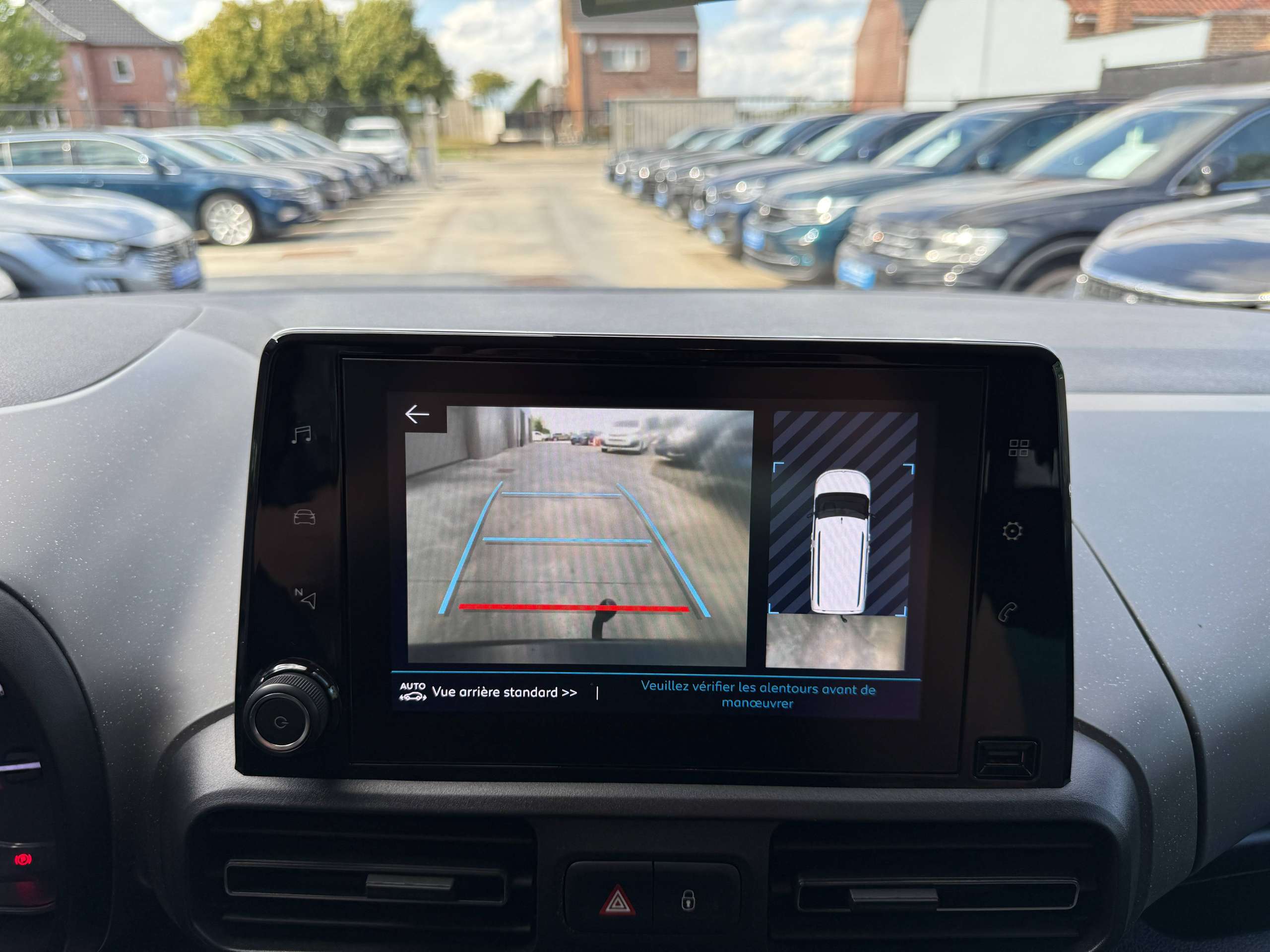 1a409cce-d3d4-4478-9eff-2204b630624623-citroen-berlingo-1-2i-110pk-xl-7-zetels-navigatie-camera-xtr-carplay-led-bluetooth.jpg