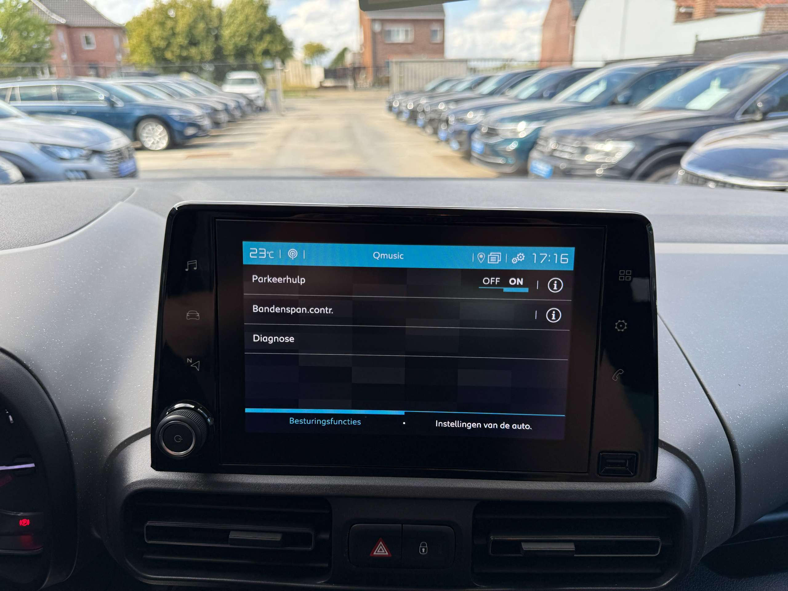 1a409cce-d3d4-4478-9eff-2204b630624624-citroen-berlingo-1-2i-110pk-xl-7-zetels-navigatie-camera-xtr-carplay-led-bluetooth.jpg
