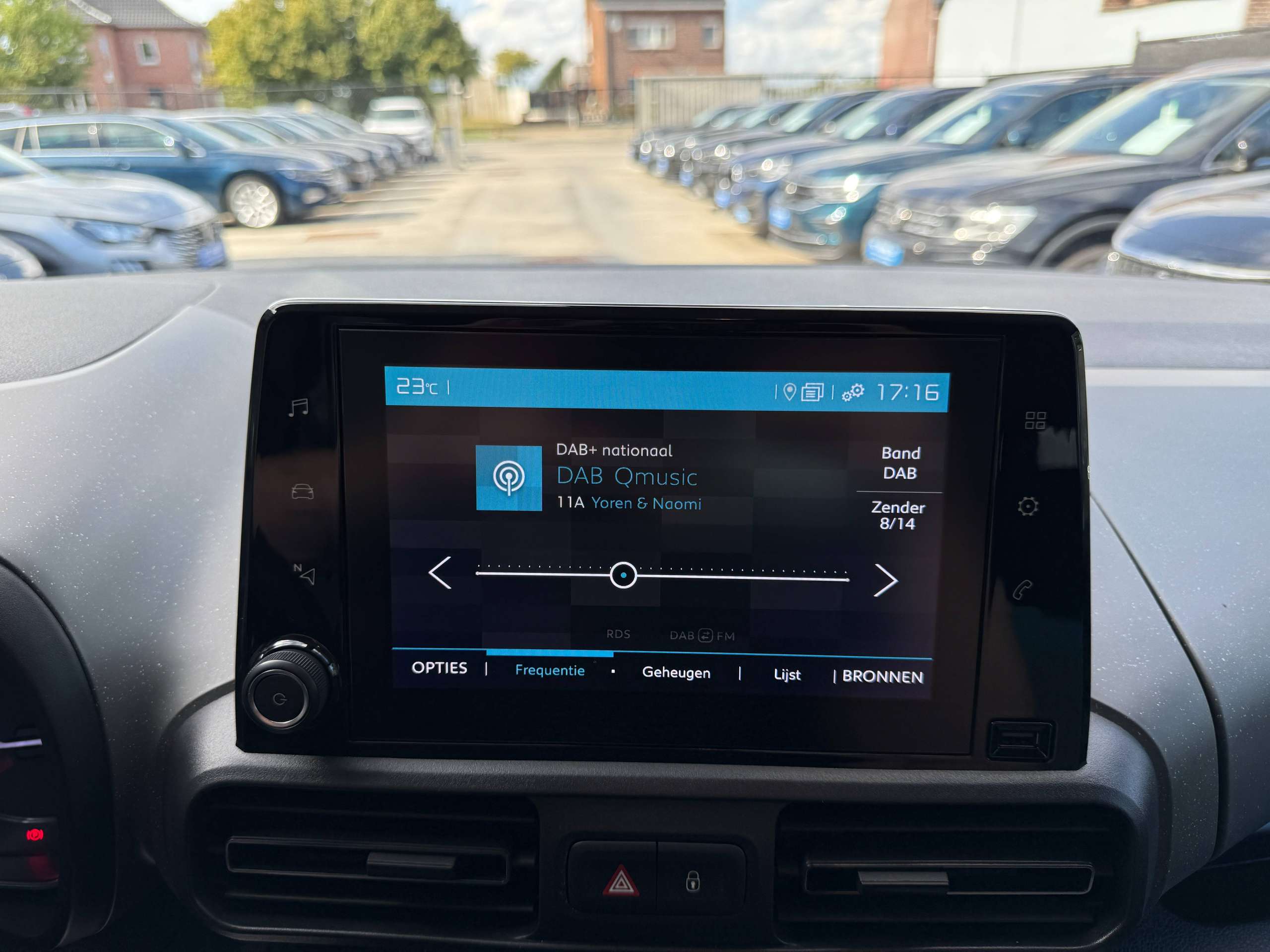 1a409cce-d3d4-4478-9eff-2204b630624625-citroen-berlingo-1-2i-110pk-xl-7-zetels-navigatie-camera-xtr-carplay-led-bluetooth.jpg