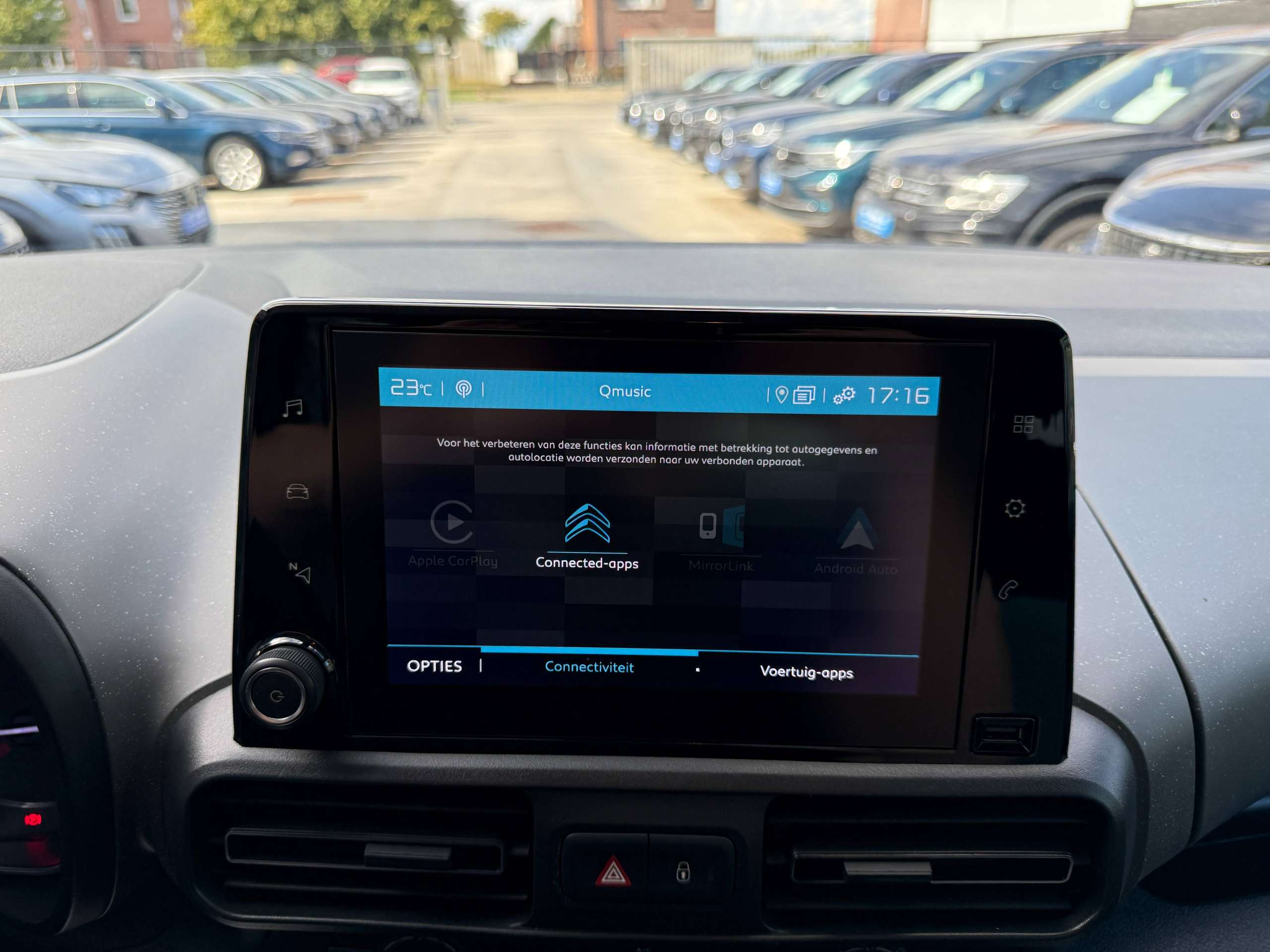 1a409cce-d3d4-4478-9eff-2204b630624626-citroen-berlingo-1-2i-110pk-xl-7-zetels-navigatie-camera-xtr-carplay-led-bluetooth.jpg