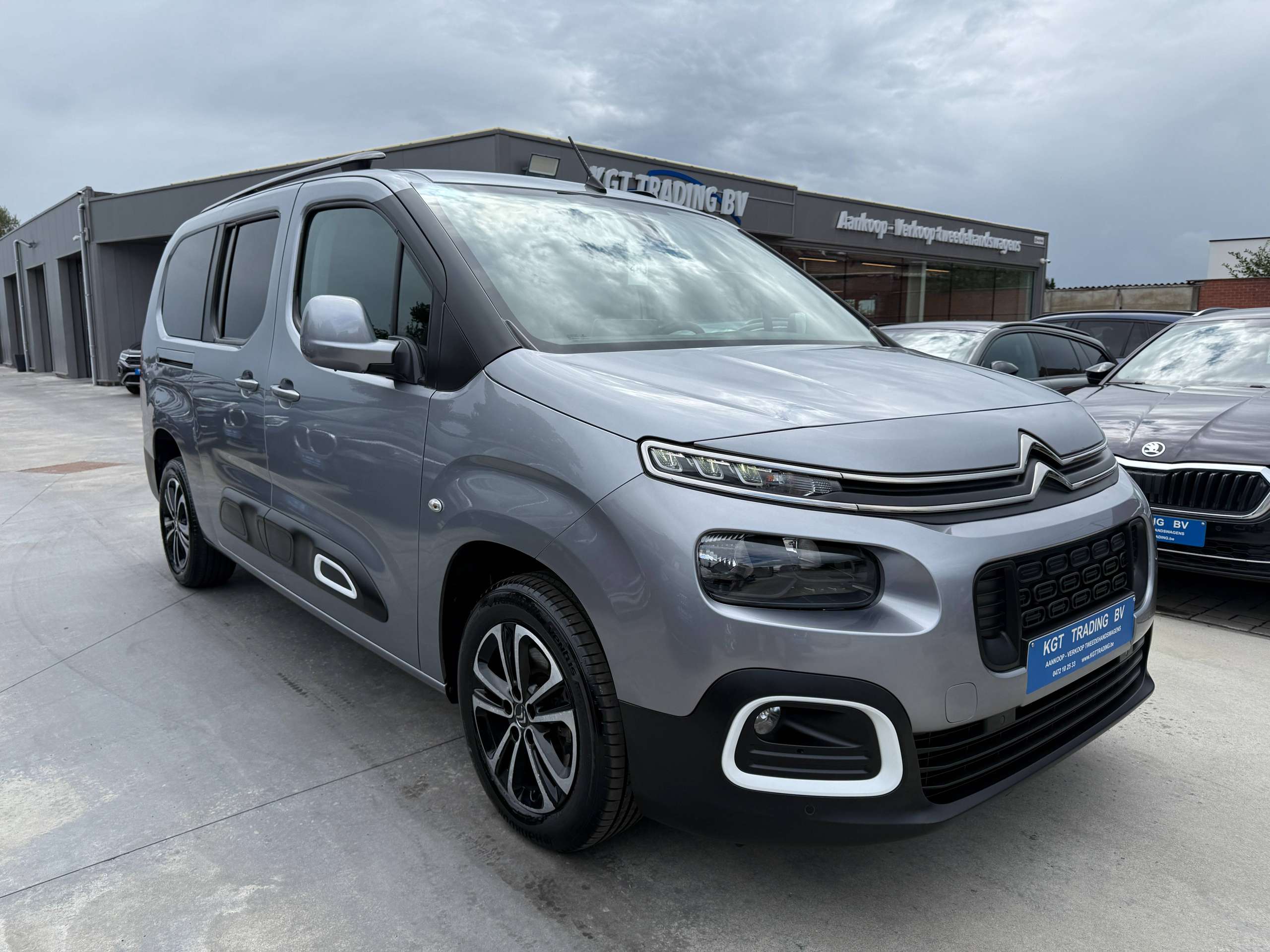 1a409cce-d3d4-4478-9eff-2204b63062463-citroen-berlingo-1-2i-110pk-xl-7-zetels-navigatie-camera-xtr-carplay-led-bluetooth.jpg
