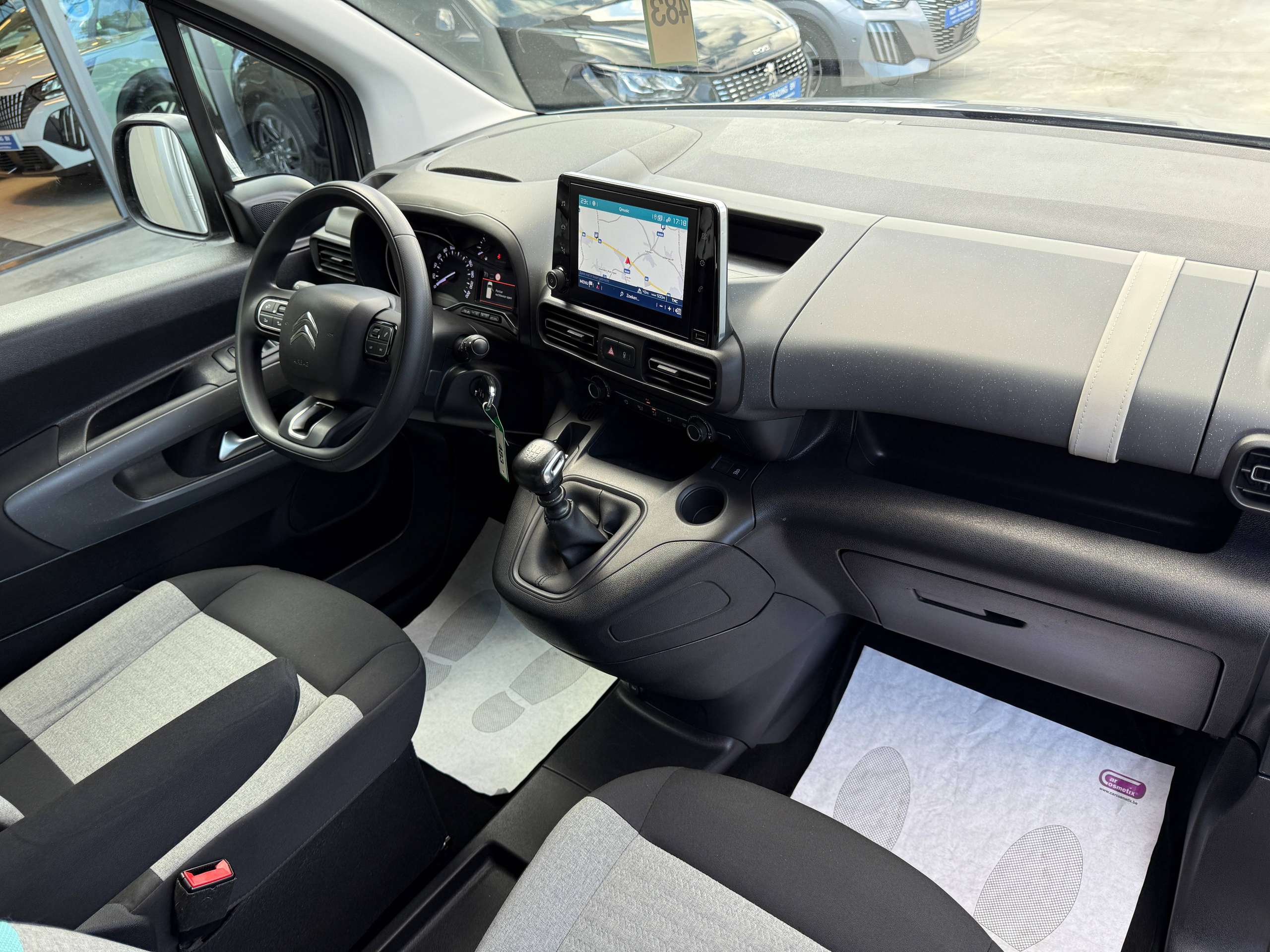 1a409cce-d3d4-4478-9eff-2204b630624631-citroen-berlingo-1-2i-110pk-xl-7-zetels-navigatie-camera-xtr-carplay-led-bluetooth.jpg