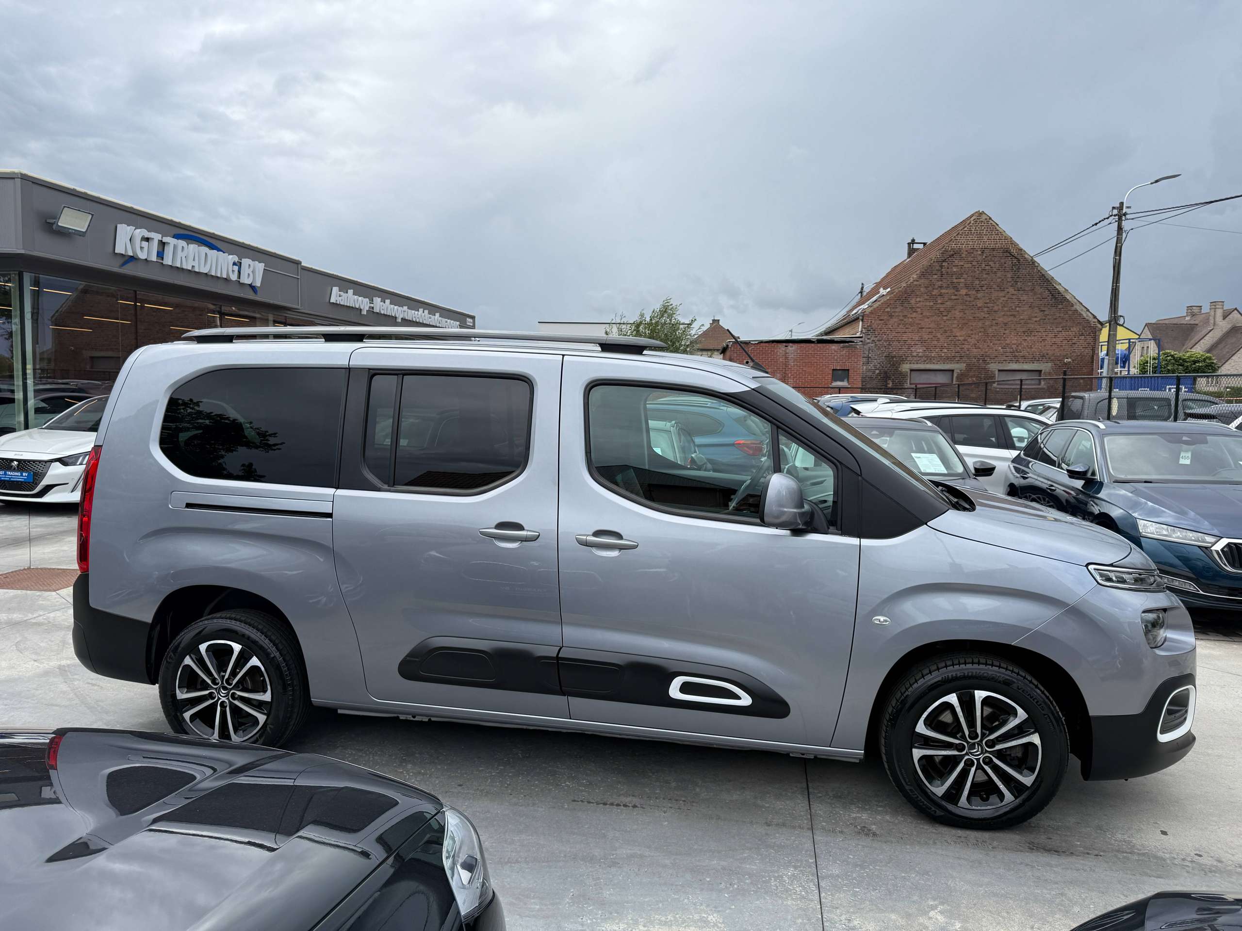 1a409cce-d3d4-4478-9eff-2204b63062464-citroen-berlingo-1-2i-110pk-xl-7-zetels-navigatie-camera-xtr-carplay-led-bluetooth.jpg