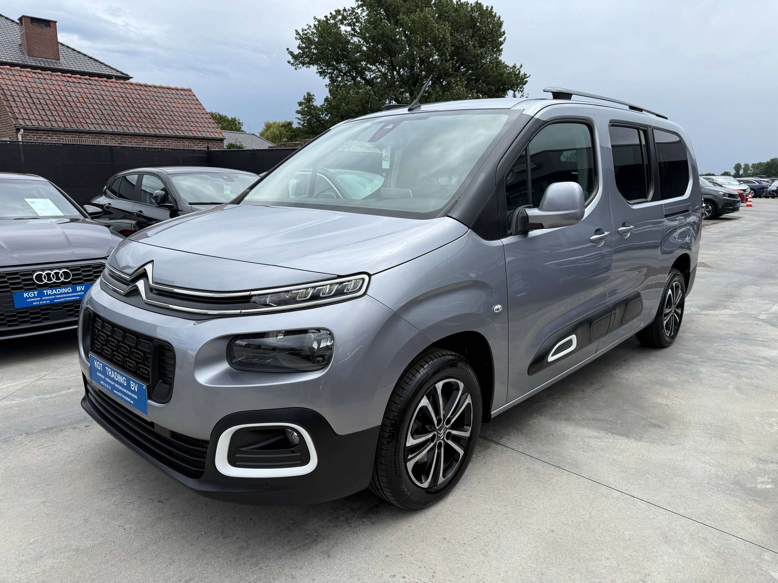 1a409cce-d3d4-4478-9eff-2204b63062468-citroen-berlingo-1-2i-110pk-xl-7-zetels-navigatie-camera-xtr-carplay-led-bluetooth.jpg