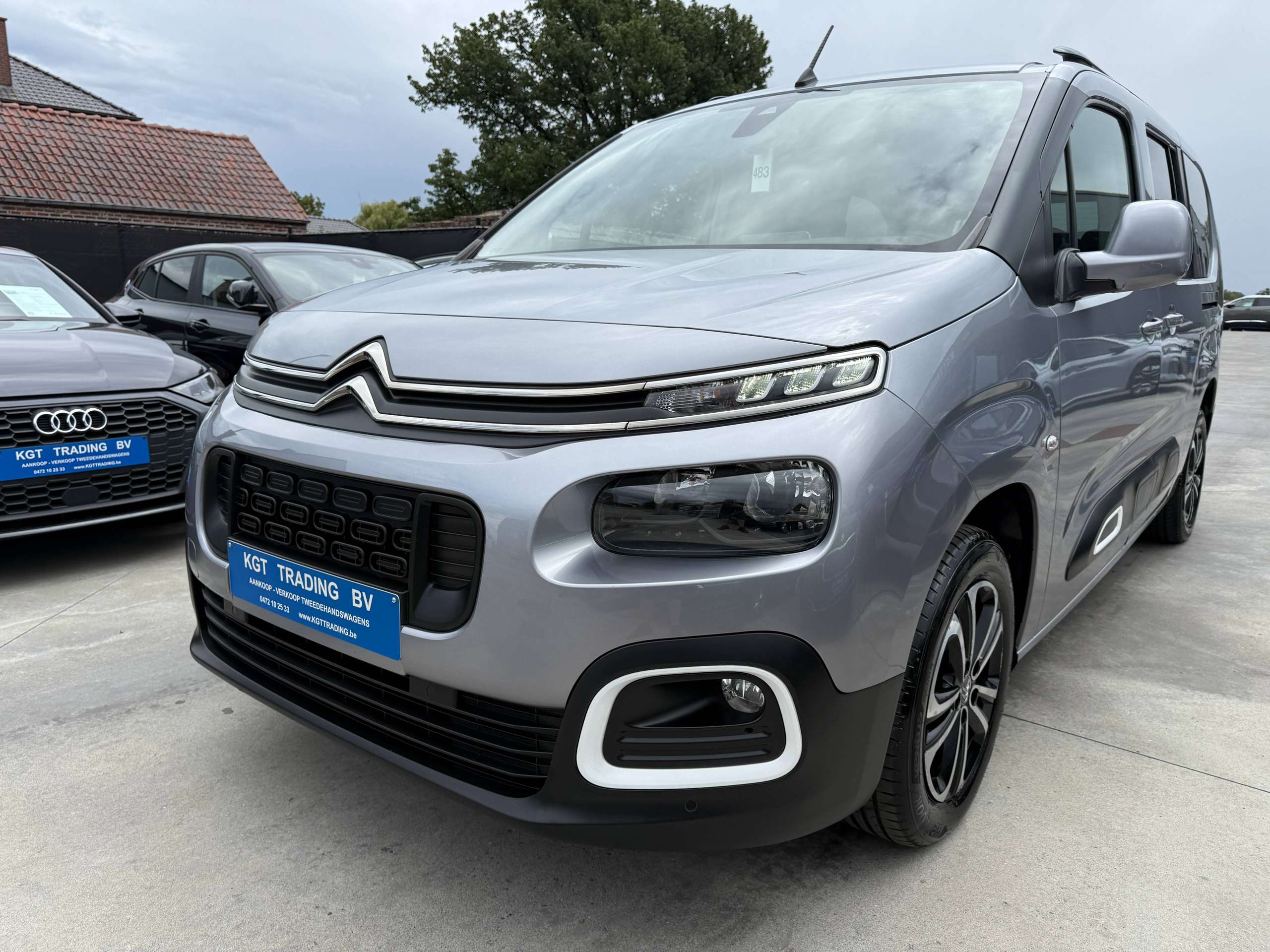 1a409cce-d3d4-4478-9eff-2204b63062469-citroen-berlingo-1-2i-110pk-xl-7-zetels-navigatie-camera-xtr-carplay-led-bluetooth.jpg