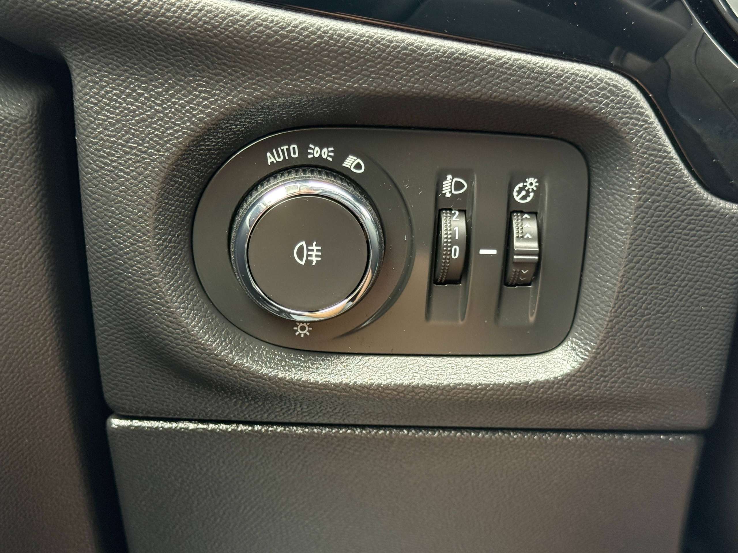1a580933-11ff-4054-bc70-37eecd2fdd8216-opel-corsa-1-2i-100pk-carplay-zetelverwarming-bluetooth-pdc-alu-led.jpg