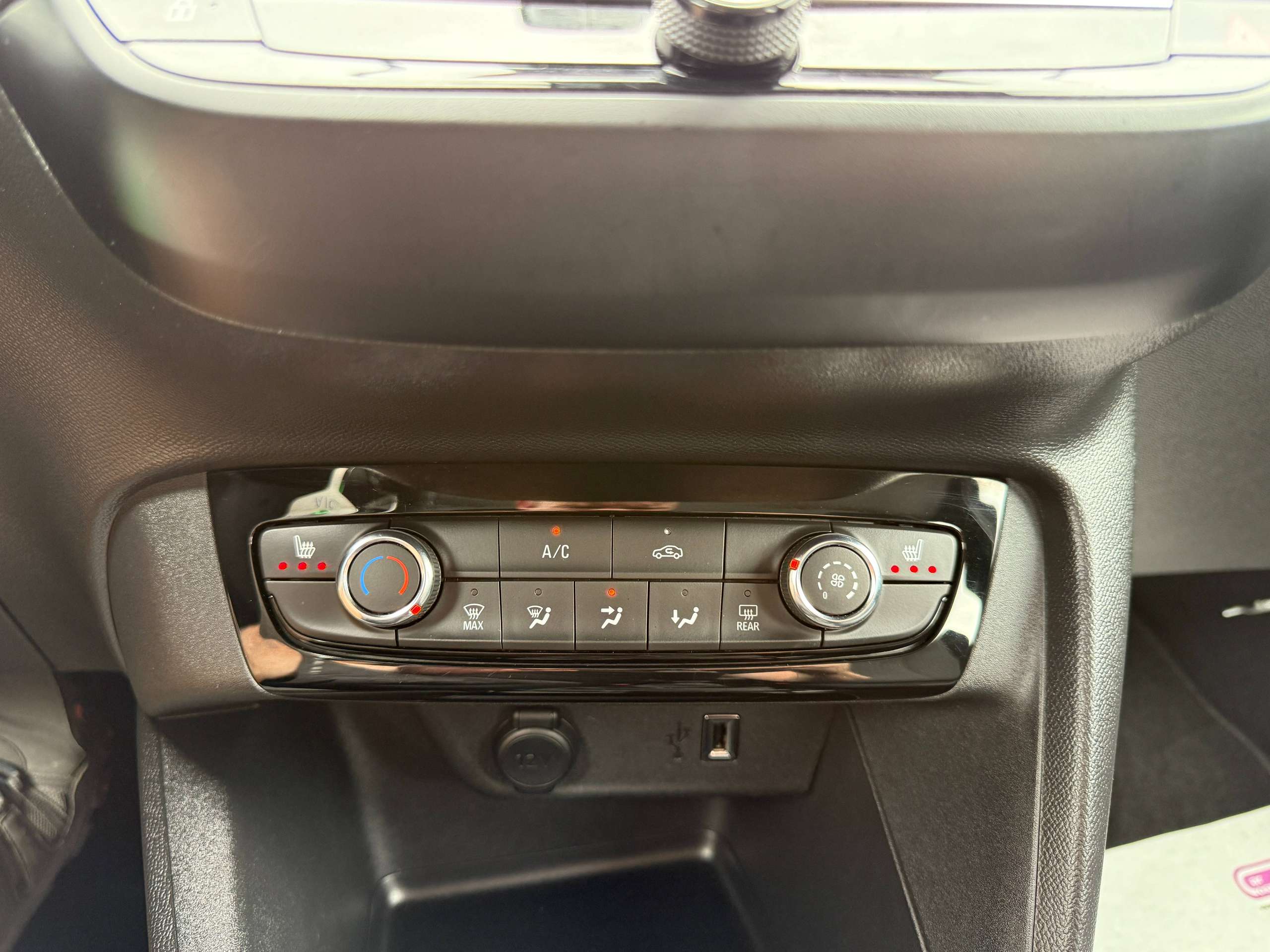 1a580933-11ff-4054-bc70-37eecd2fdd8220-opel-corsa-1-2i-100pk-carplay-zetelverwarming-bluetooth-pdc-alu-led.jpg