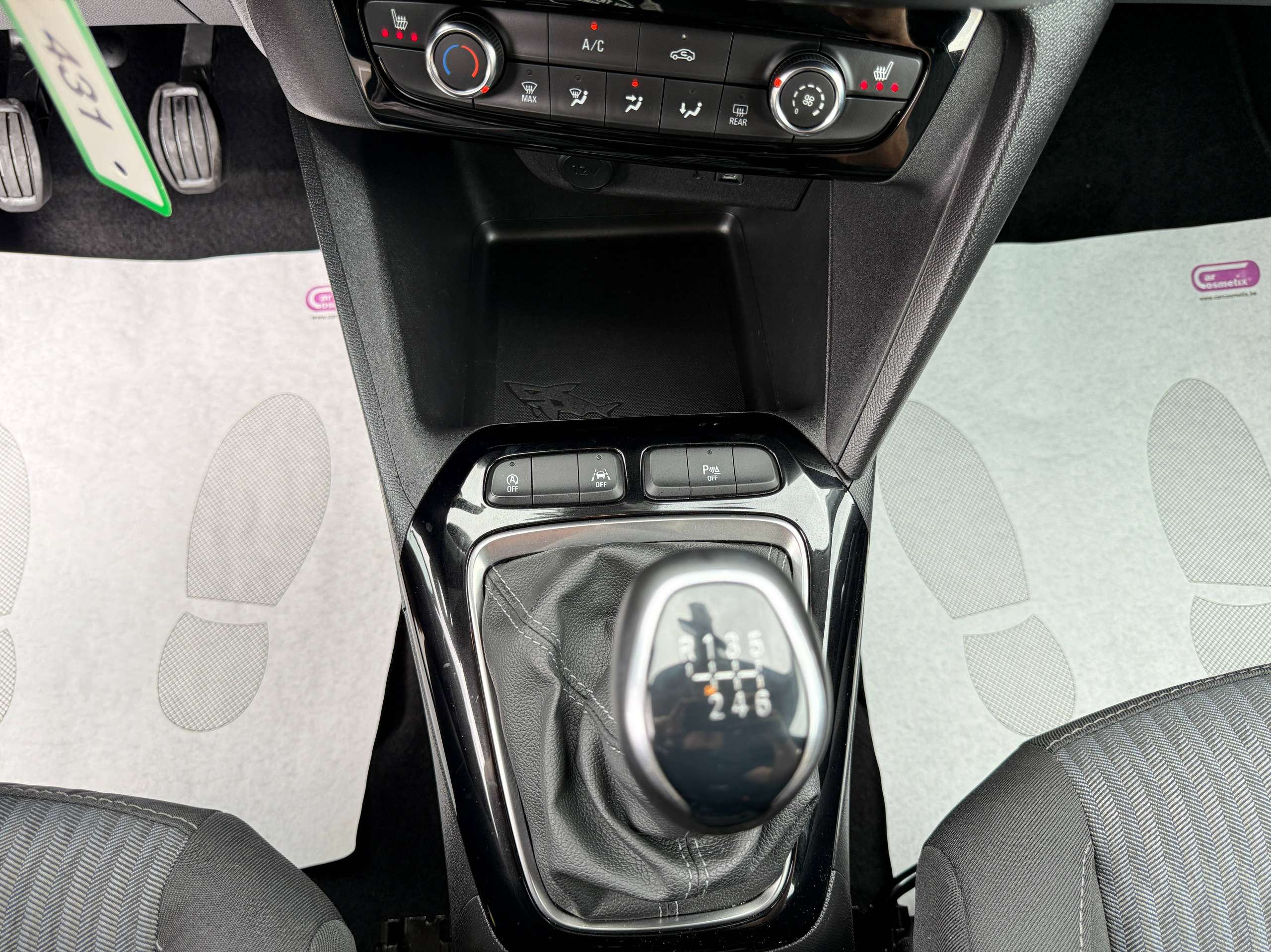 1a580933-11ff-4054-bc70-37eecd2fdd8223-opel-corsa-1-2i-100pk-carplay-zetelverwarming-bluetooth-pdc-alu-led.jpg