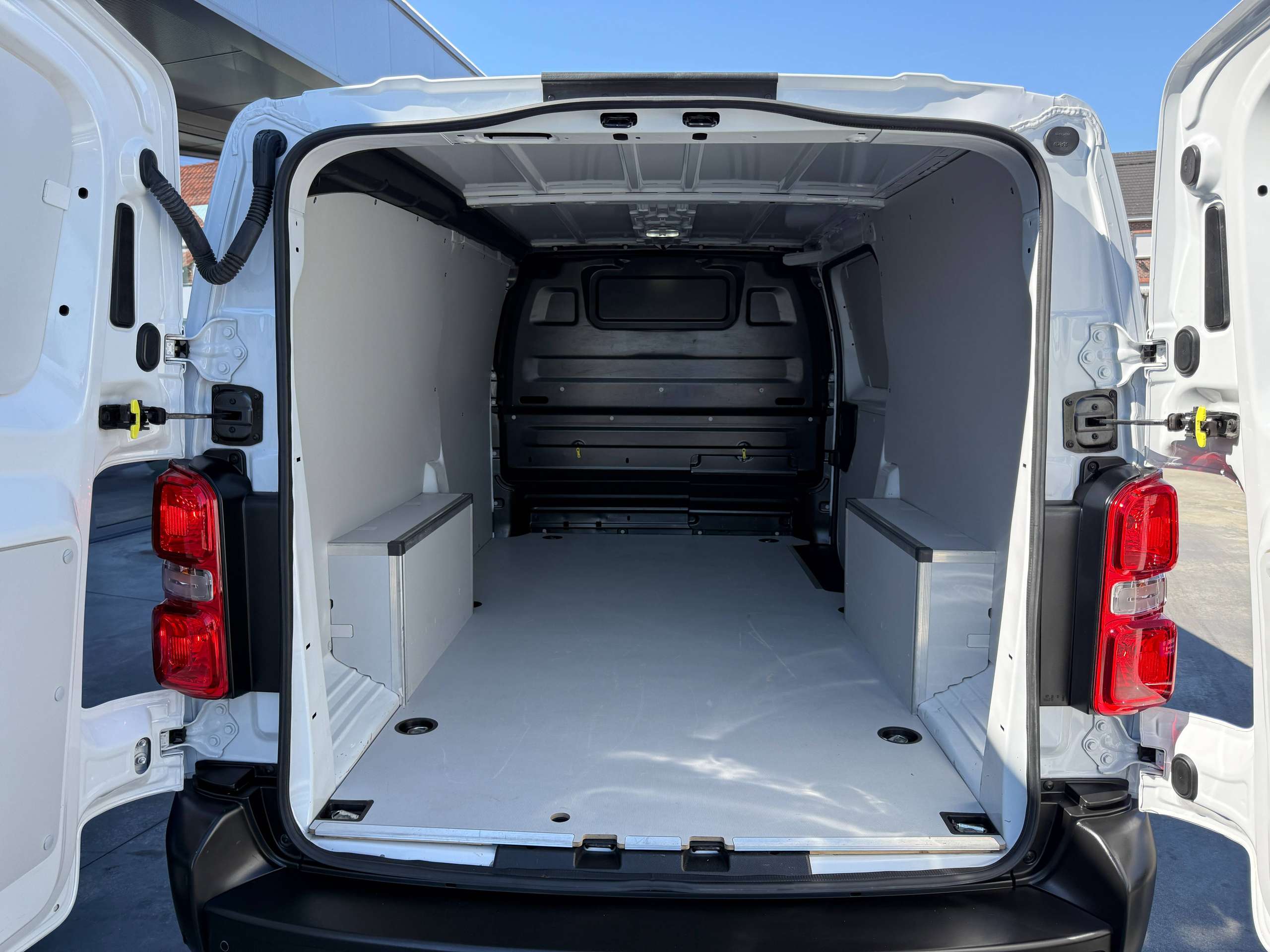 1abfaa28-8bba-4ed1-bfdb-232f8e0cc99a14-fiat-scudo-2-0-bluehdi-l3-automaat-navigatie-3-zit-carplay-pdc-bluetooth.jpg