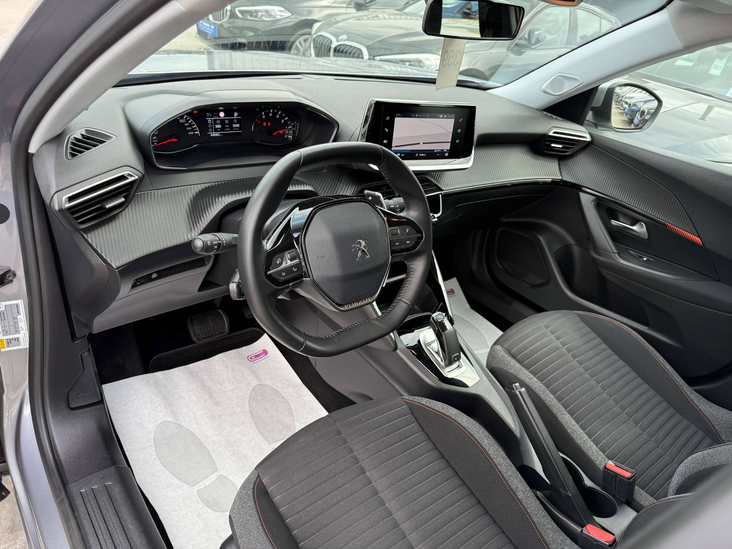 369c7069-1017-473a-950f-81b5024c573d13-peugeot-2008-1-2i-130pk-automaat-navigatie-full-led-carplay-pdc-alu-carpass.jpg