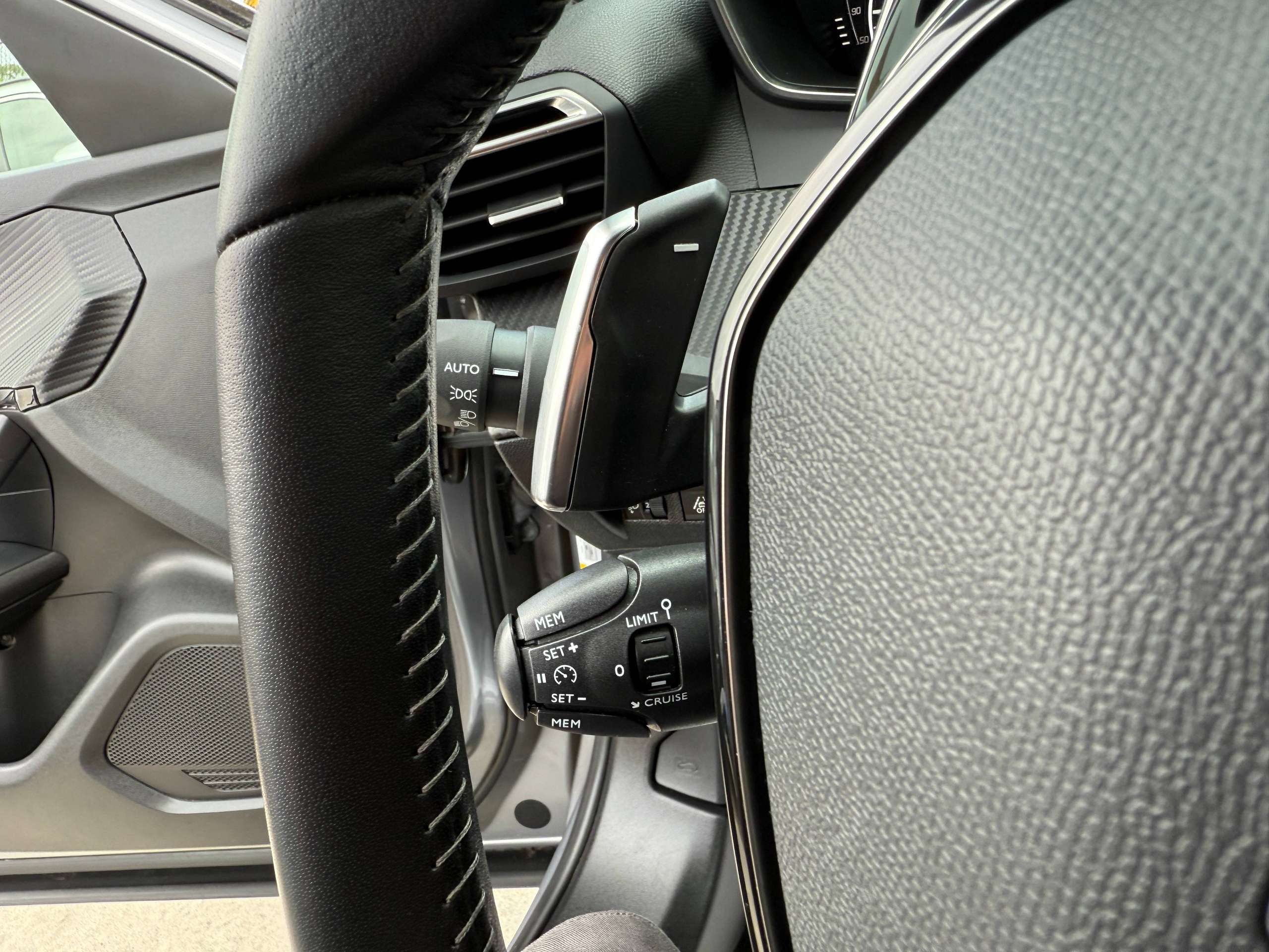 369c7069-1017-473a-950f-81b5024c573d16-peugeot-2008-1-2i-130pk-automaat-navigatie-full-led-carplay-pdc-alu-carpass.jpg