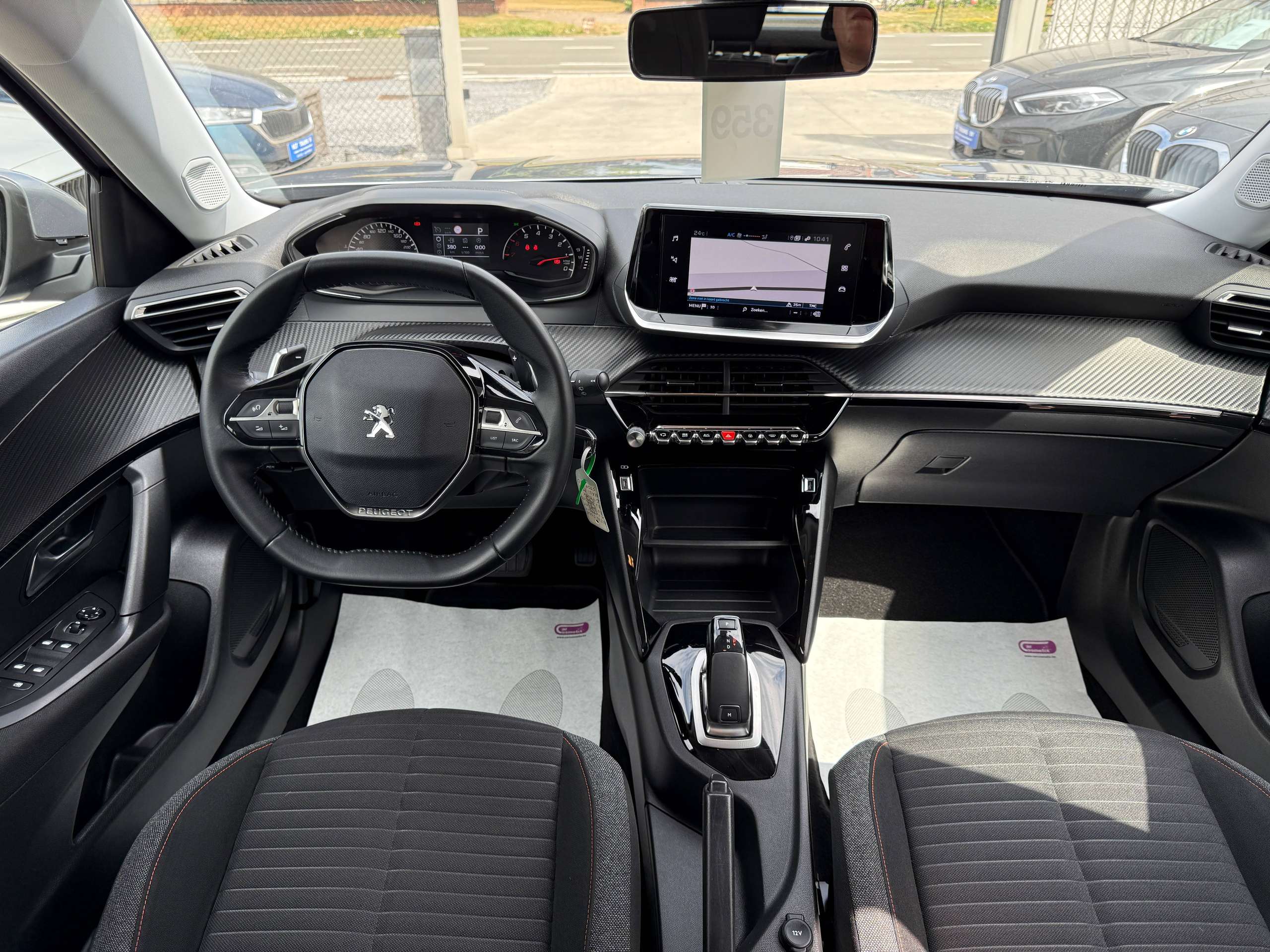 369c7069-1017-473a-950f-81b5024c573d32-peugeot-2008-1-2i-130pk-automaat-navigatie-full-led-carplay-pdc-alu-carpass.jpg