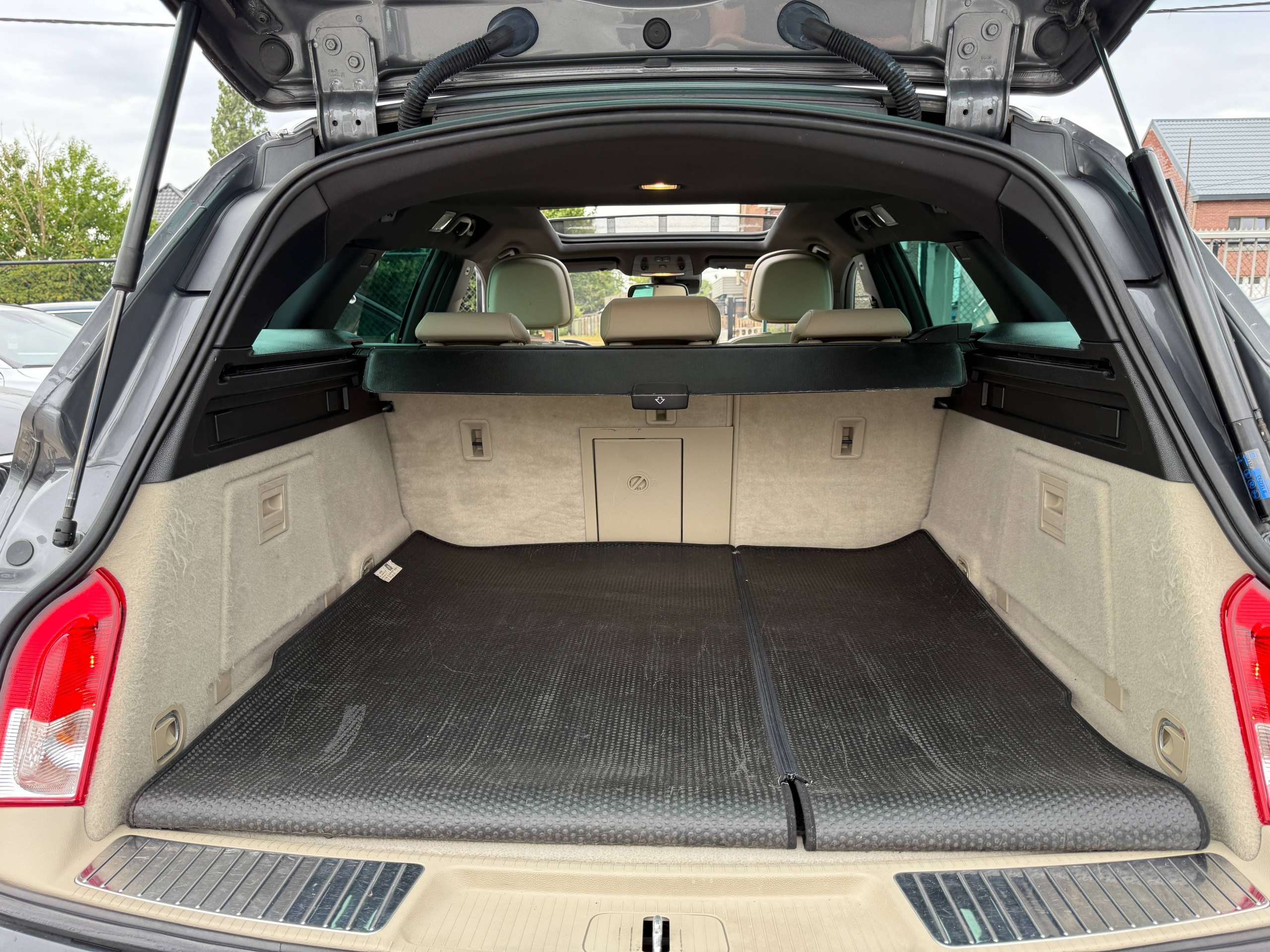 3fbe2751-5638-40d8-92dc-f318c67d4abe18-opel-insignia-tourer-1-6-cdti-136pk-navigatie-leder-opendak-camera-carplay.jpg