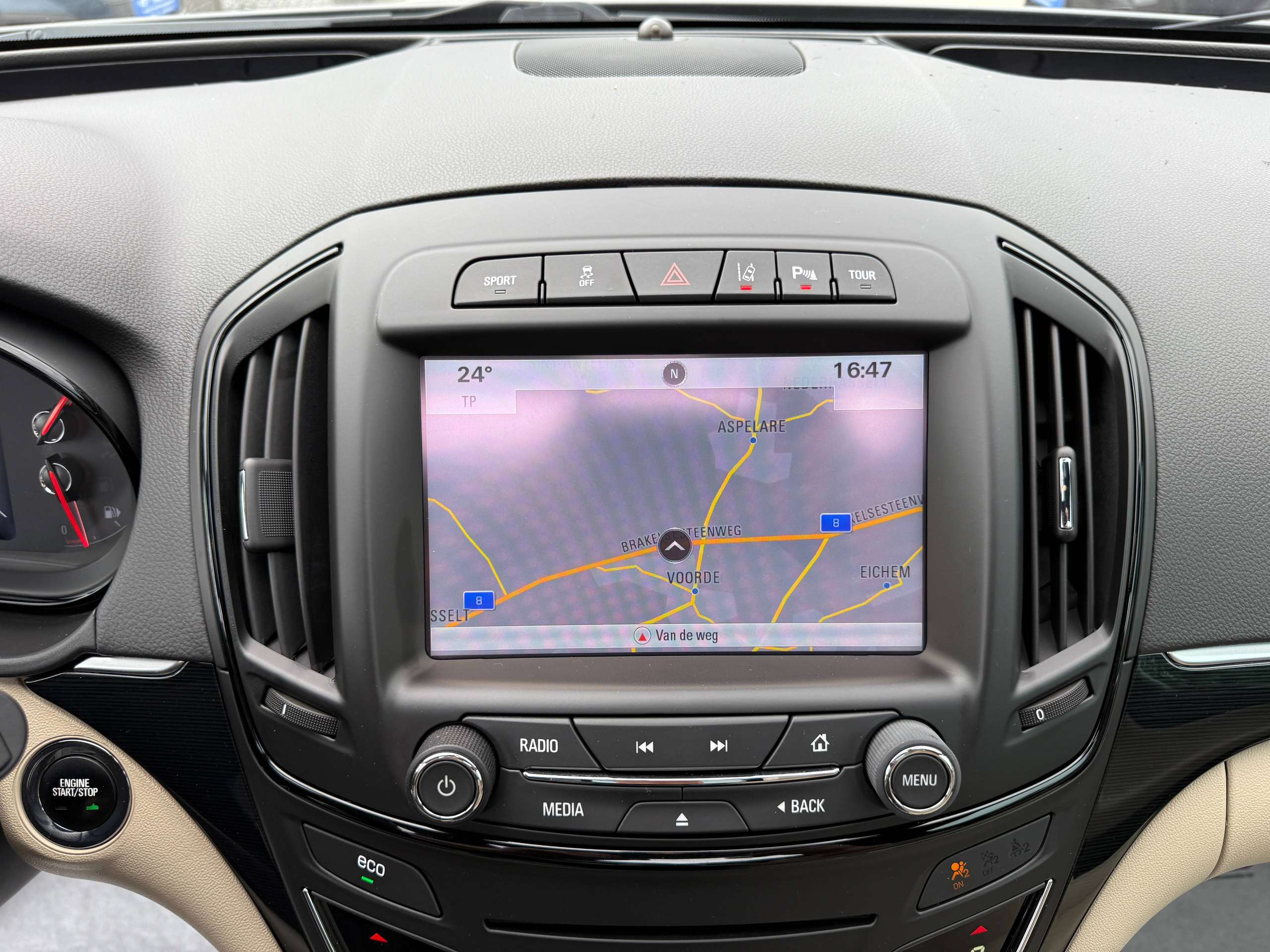 3fbe2751-5638-40d8-92dc-f318c67d4abe21-opel-insignia-tourer-1-6-cdti-136pk-navigatie-leder-opendak-camera-carplay.jpg