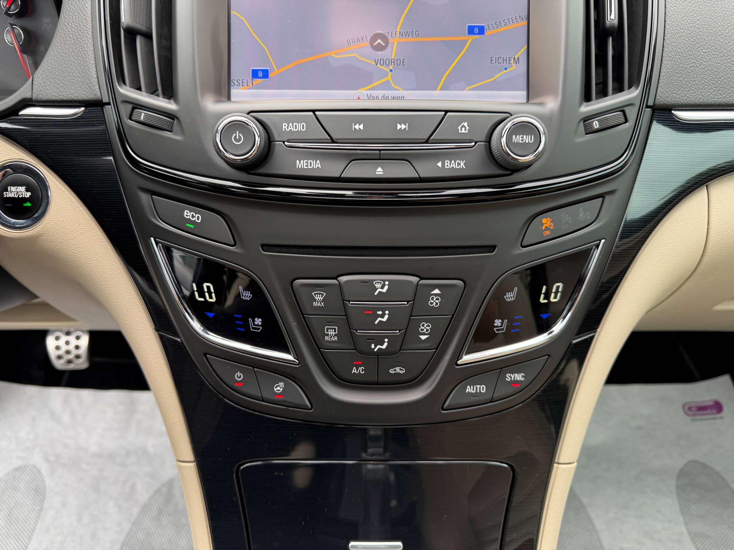 3fbe2751-5638-40d8-92dc-f318c67d4abe22-opel-insignia-tourer-1-6-cdti-136pk-navigatie-leder-opendak-camera-carplay.jpg