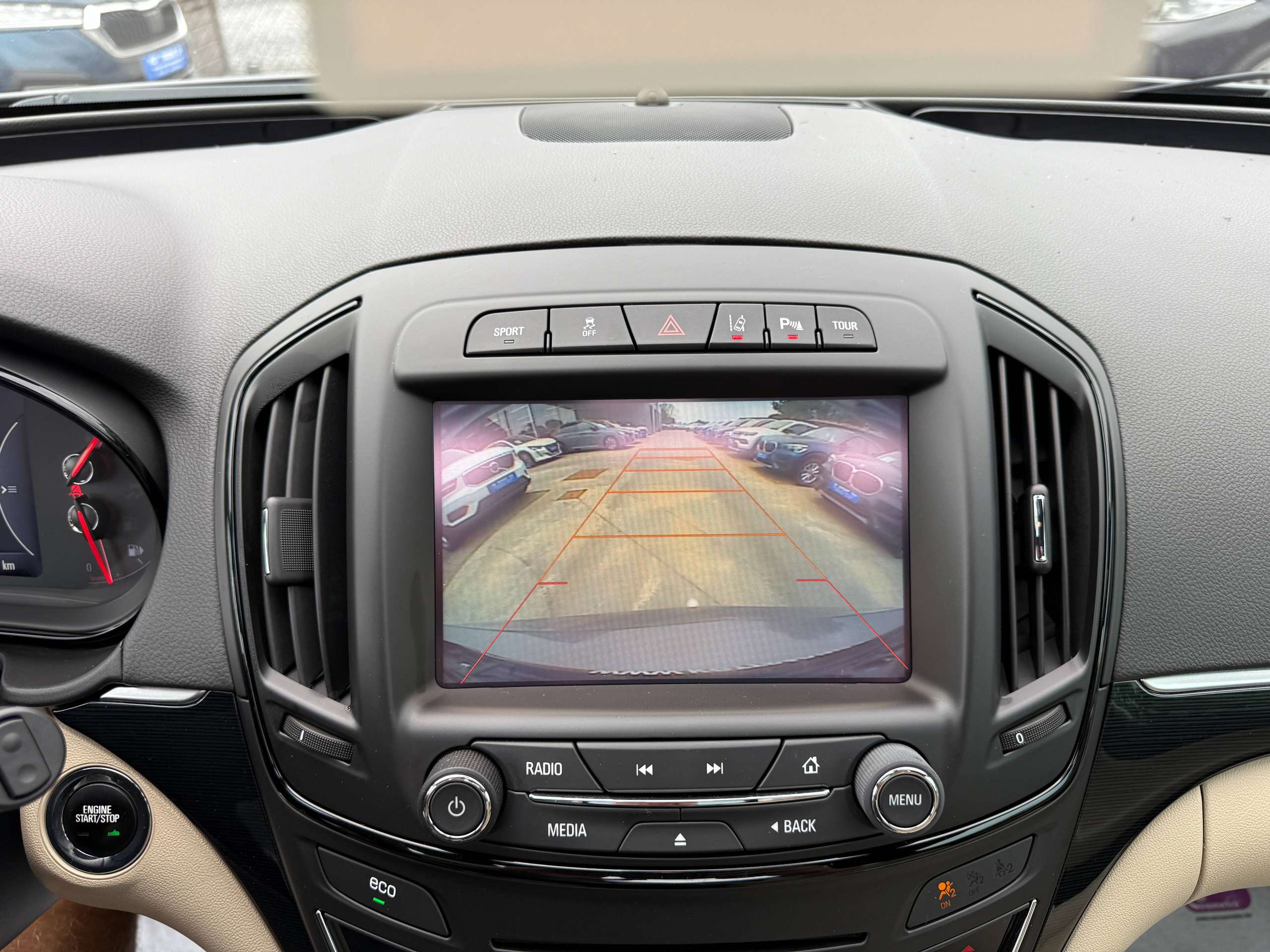 3fbe2751-5638-40d8-92dc-f318c67d4abe23-opel-insignia-tourer-1-6-cdti-136pk-navigatie-leder-opendak-camera-carplay.jpg