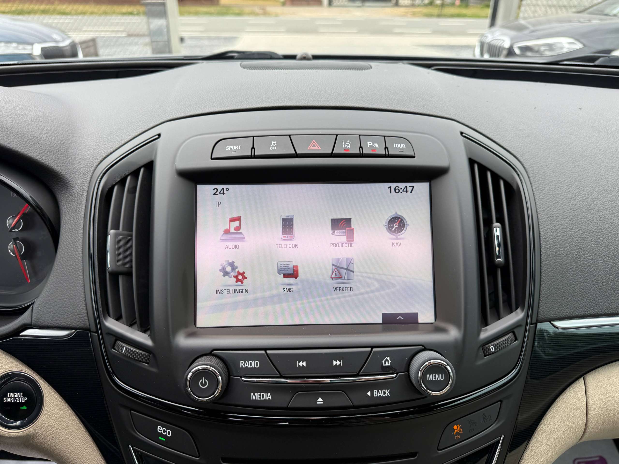 3fbe2751-5638-40d8-92dc-f318c67d4abe24-opel-insignia-tourer-1-6-cdti-136pk-navigatie-leder-opendak-camera-carplay.jpg