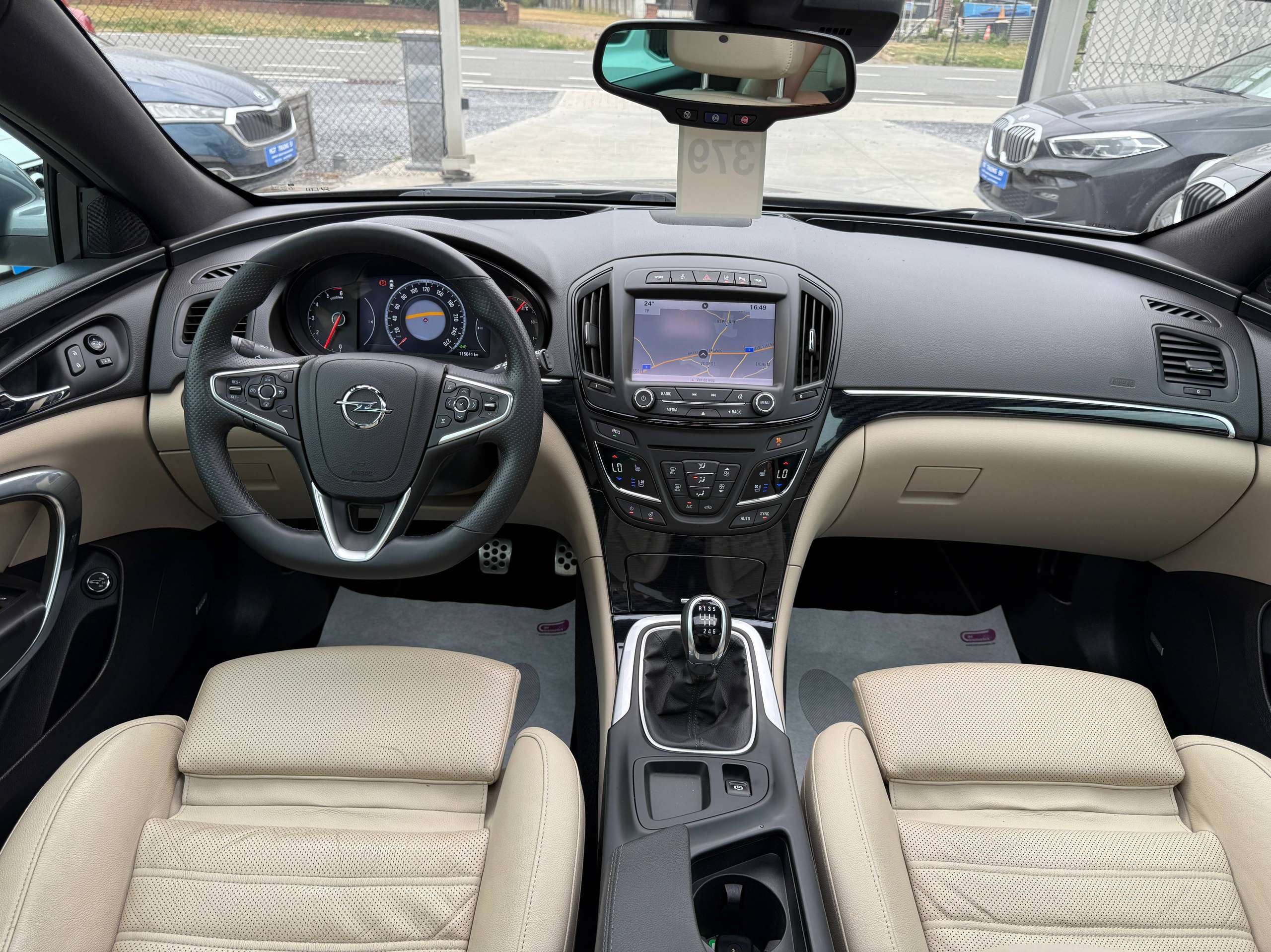 3fbe2751-5638-40d8-92dc-f318c67d4abe32-opel-insignia-tourer-1-6-cdti-136pk-navigatie-leder-opendak-camera-carplay.jpg