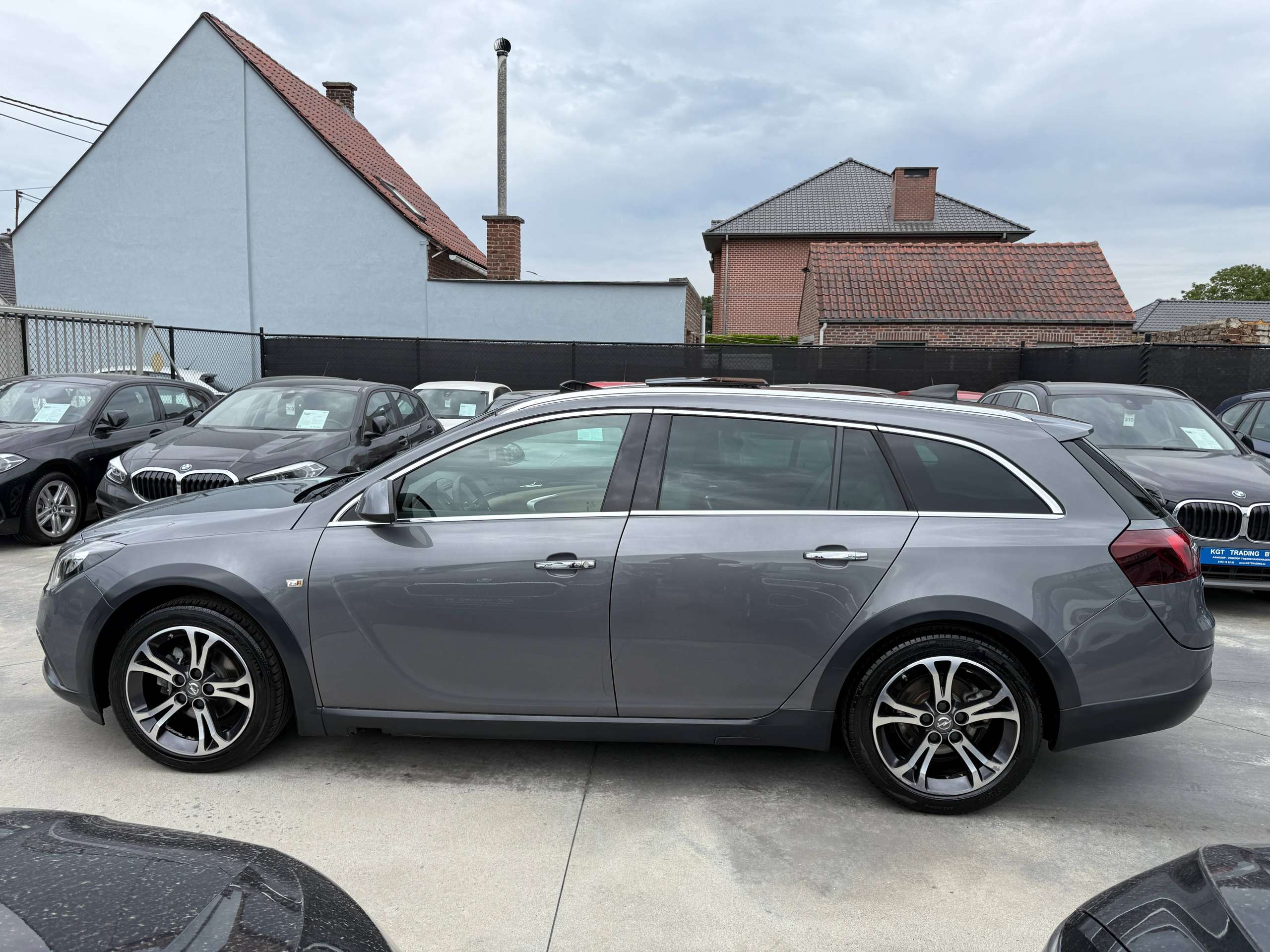 3fbe2751-5638-40d8-92dc-f318c67d4abe8-opel-insignia-tourer-1-6-cdti-136pk-navigatie-leder-opendak-camera-carplay.jpg