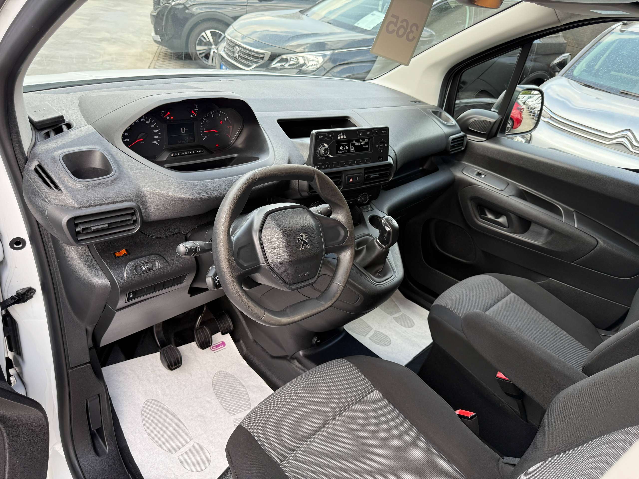 470afcfc-4332-4bed-9037-b1e336ba0f6713-peugeot-partner-1-6-bluehdi-l2-100pk-dak-rek-bluetooth-parkeersensoren-airco.jpg