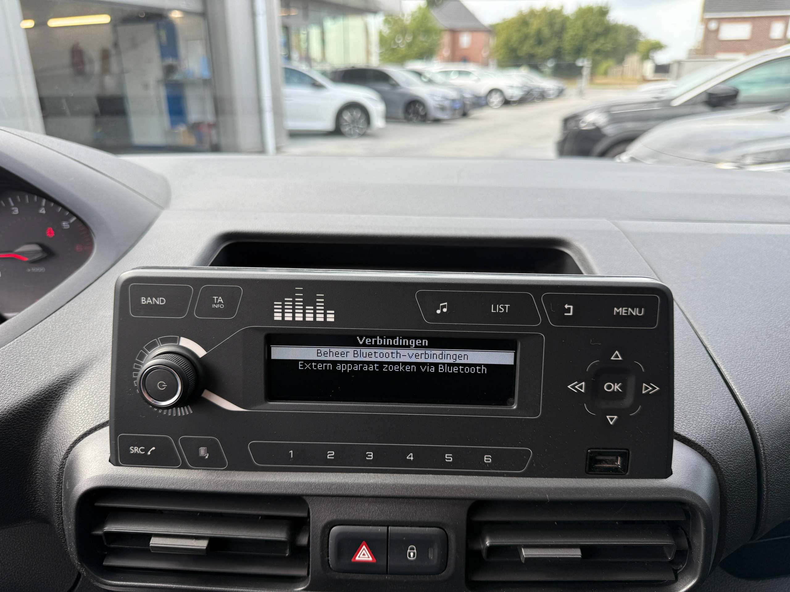 470afcfc-4332-4bed-9037-b1e336ba0f6720-peugeot-partner-1-6-bluehdi-l2-100pk-dak-rek-bluetooth-parkeersensoren-airco.jpg